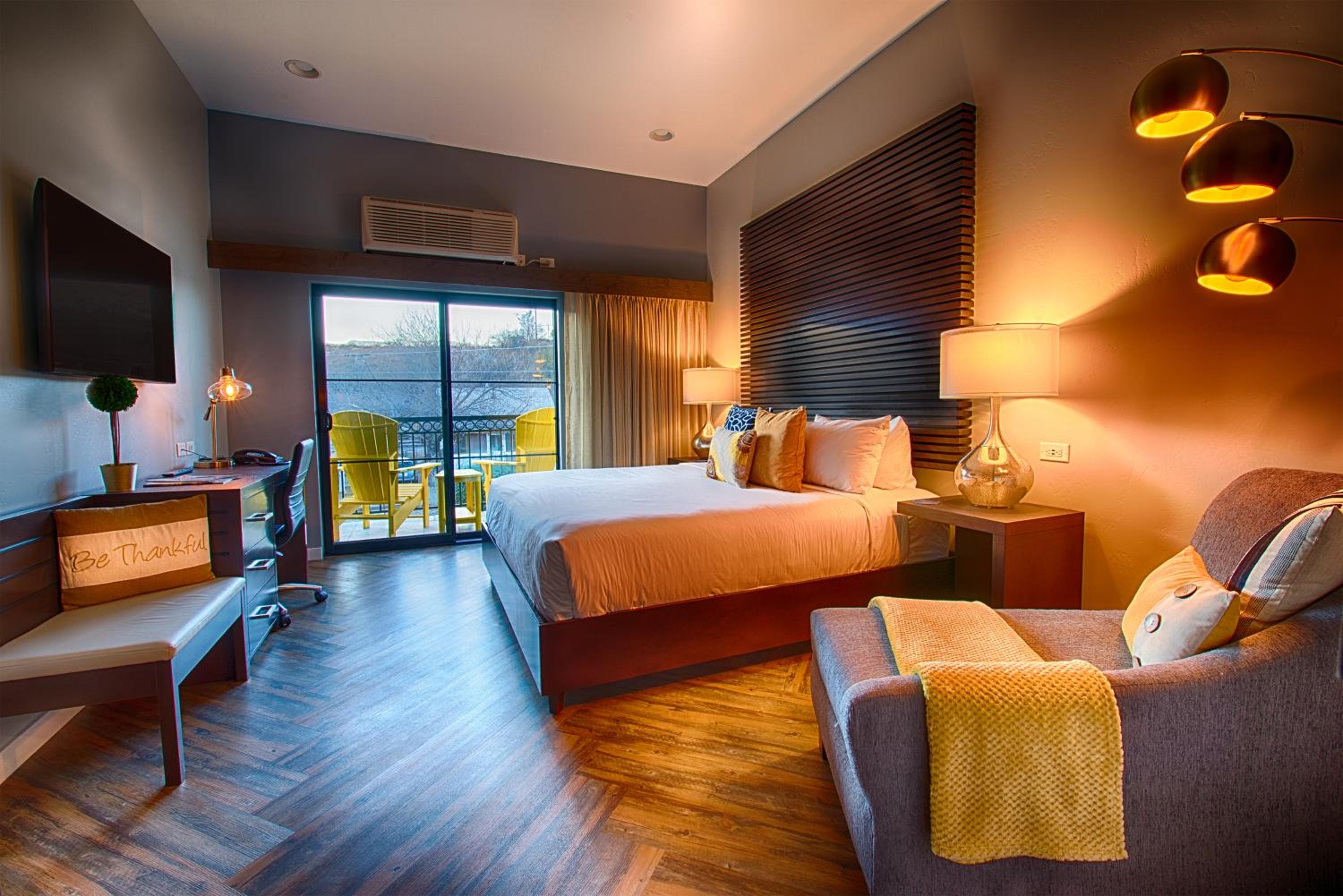 Deluxe King Room photo 1