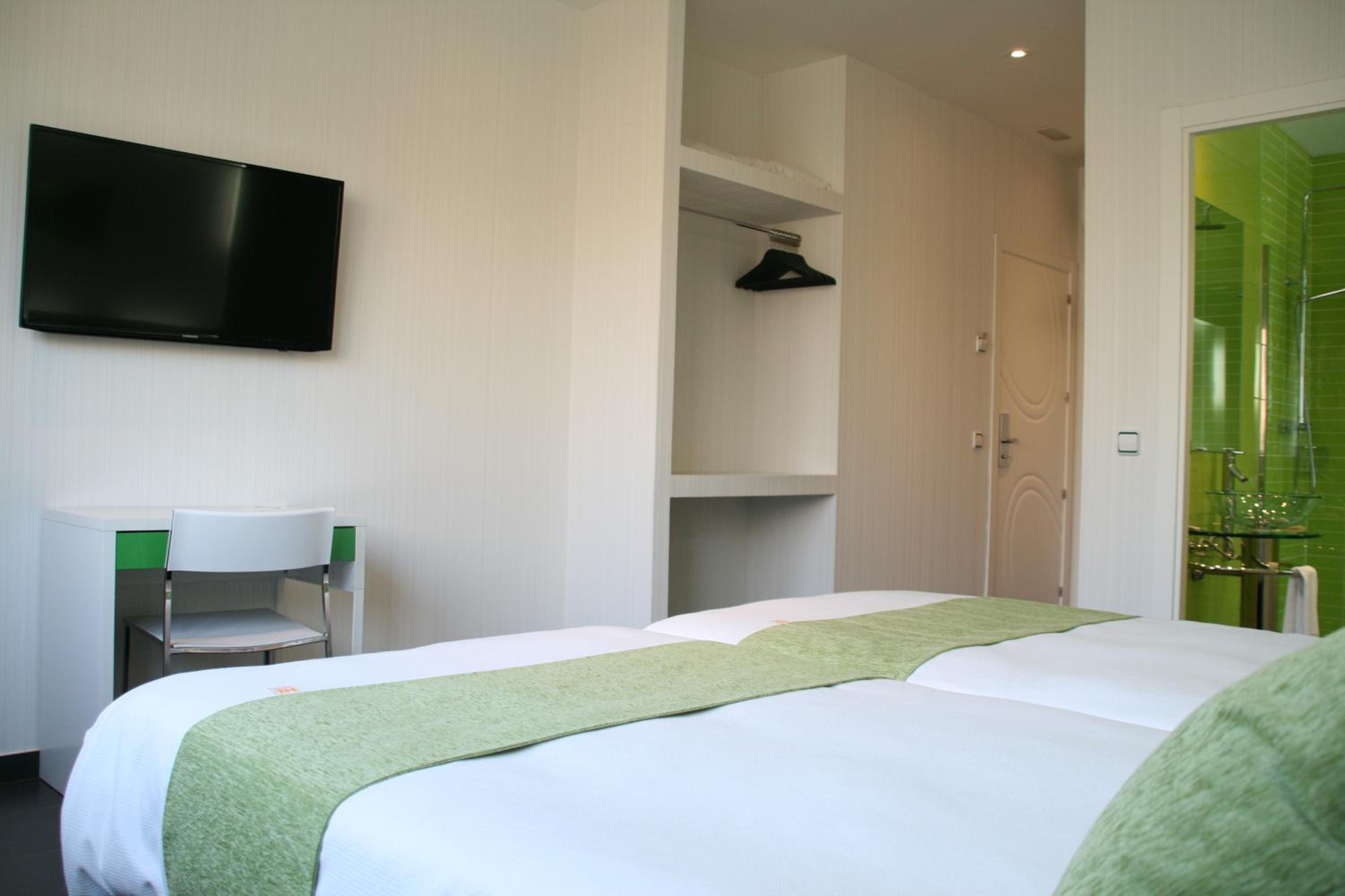 Deluxe Double or Twin Room - Photo 14