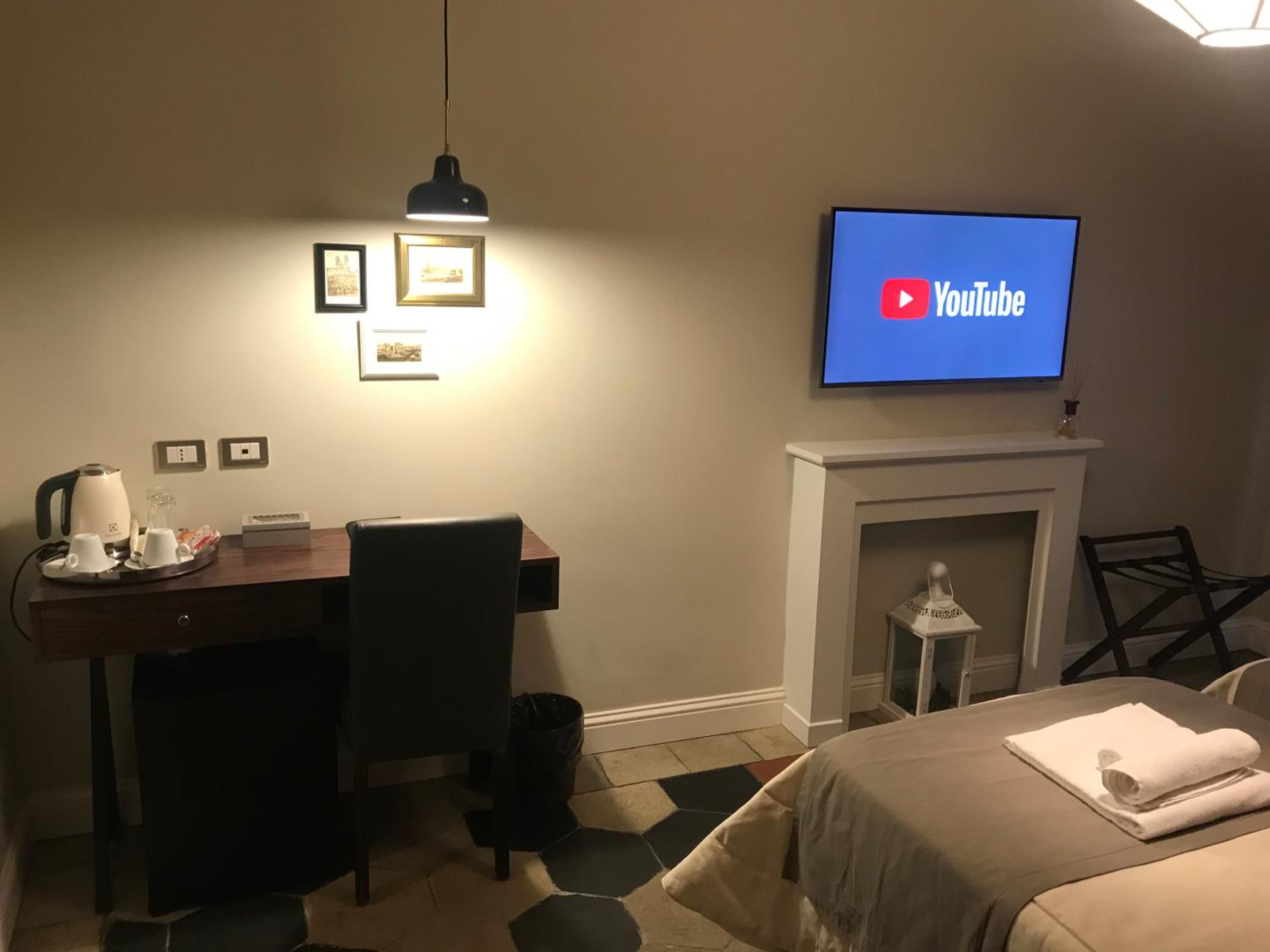 Double or Twin Room with City View photo 1