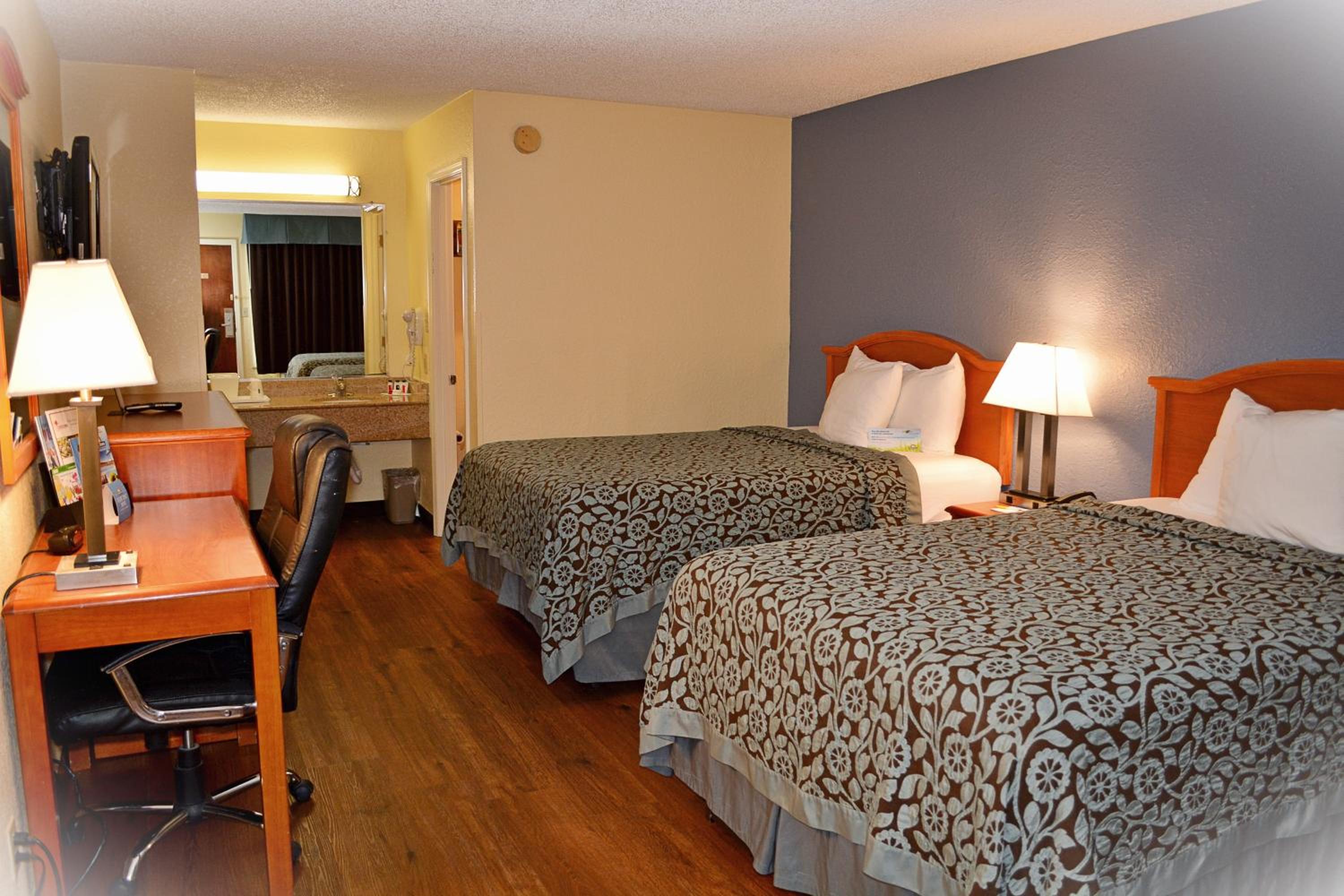 Double Room with Two Double Beds - Non-Smoking - Photo 1