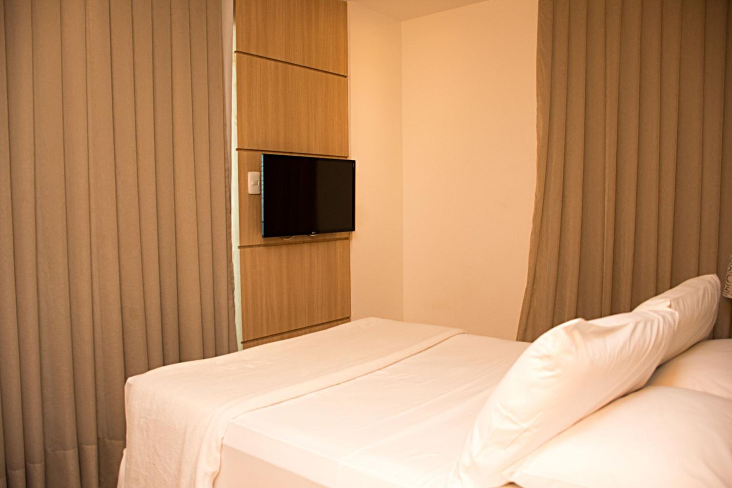 Deluxe Queen Suite photo 3