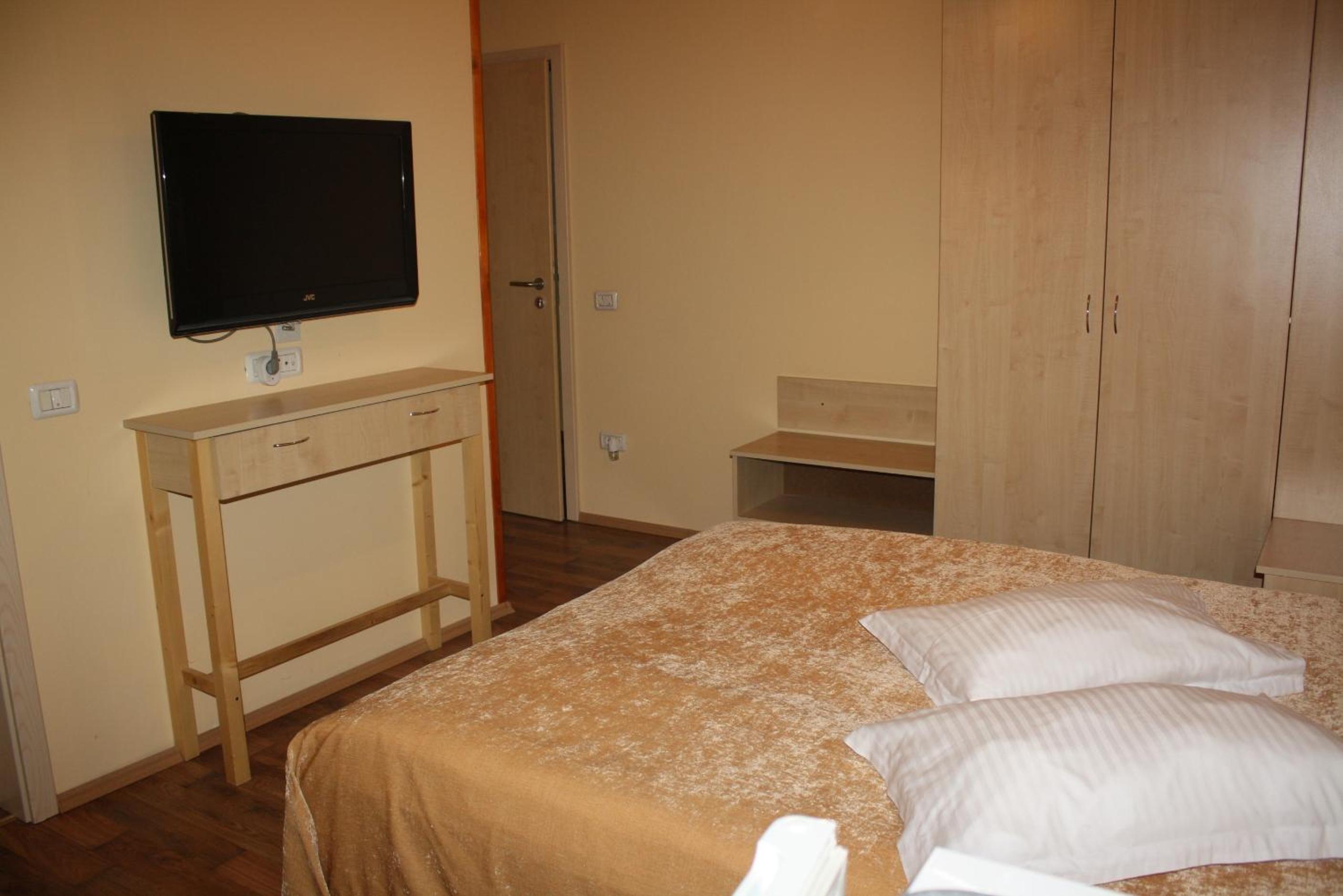 Double Room - Photo 19
