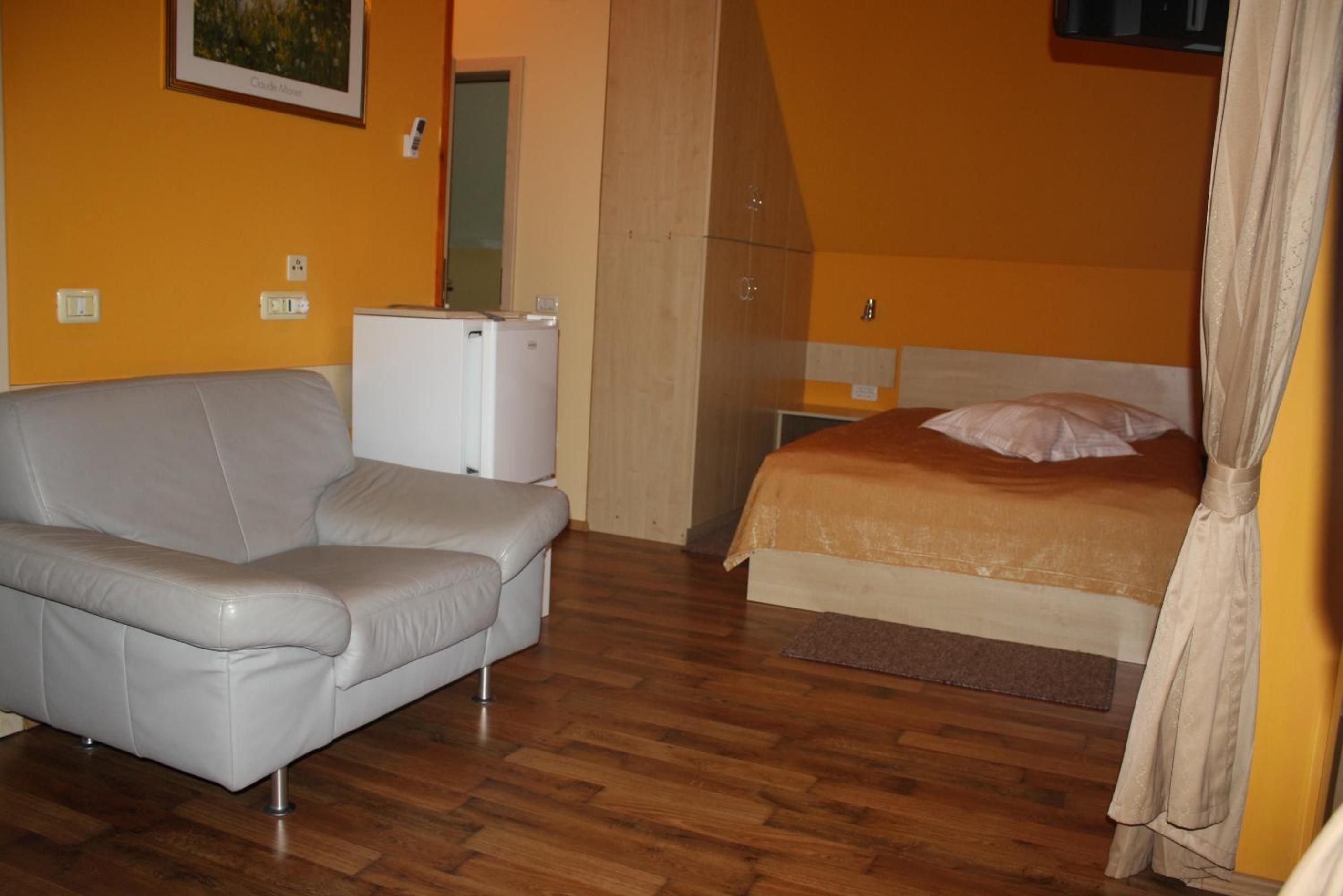 Double Room - Photo 20