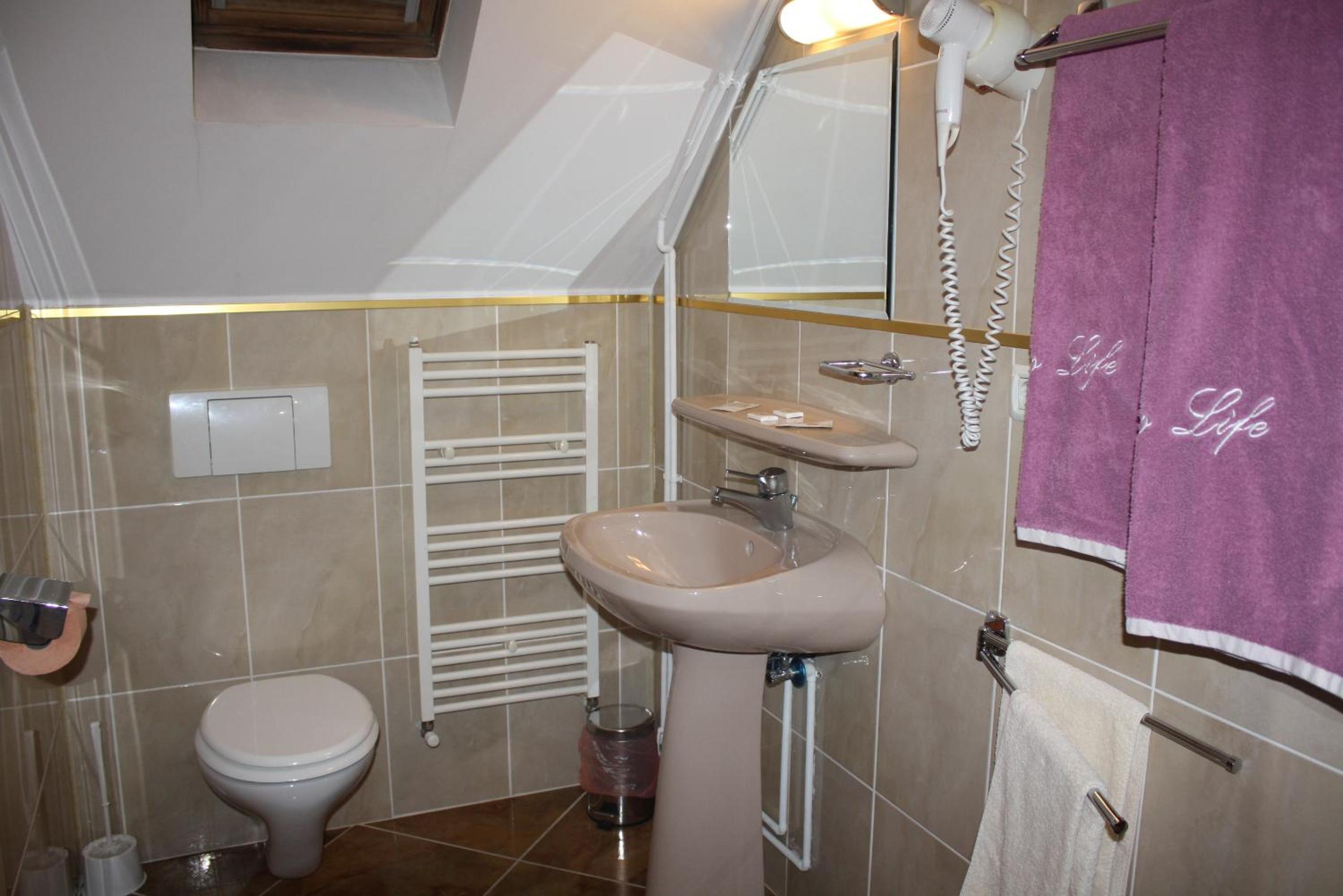 Double Room - Photo 22