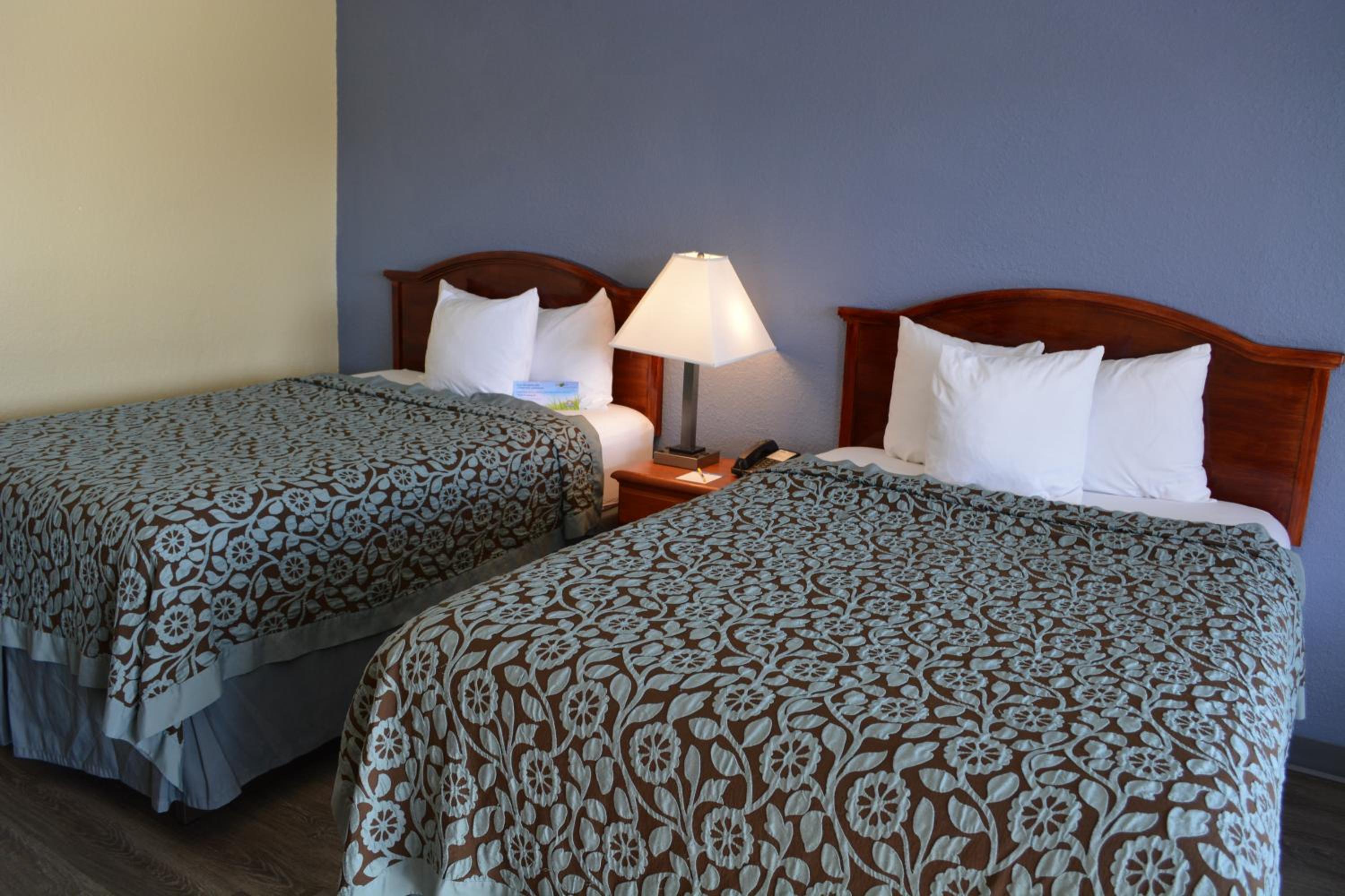 Double Room with Two Double Beds - Non-Smoking - Photo 4