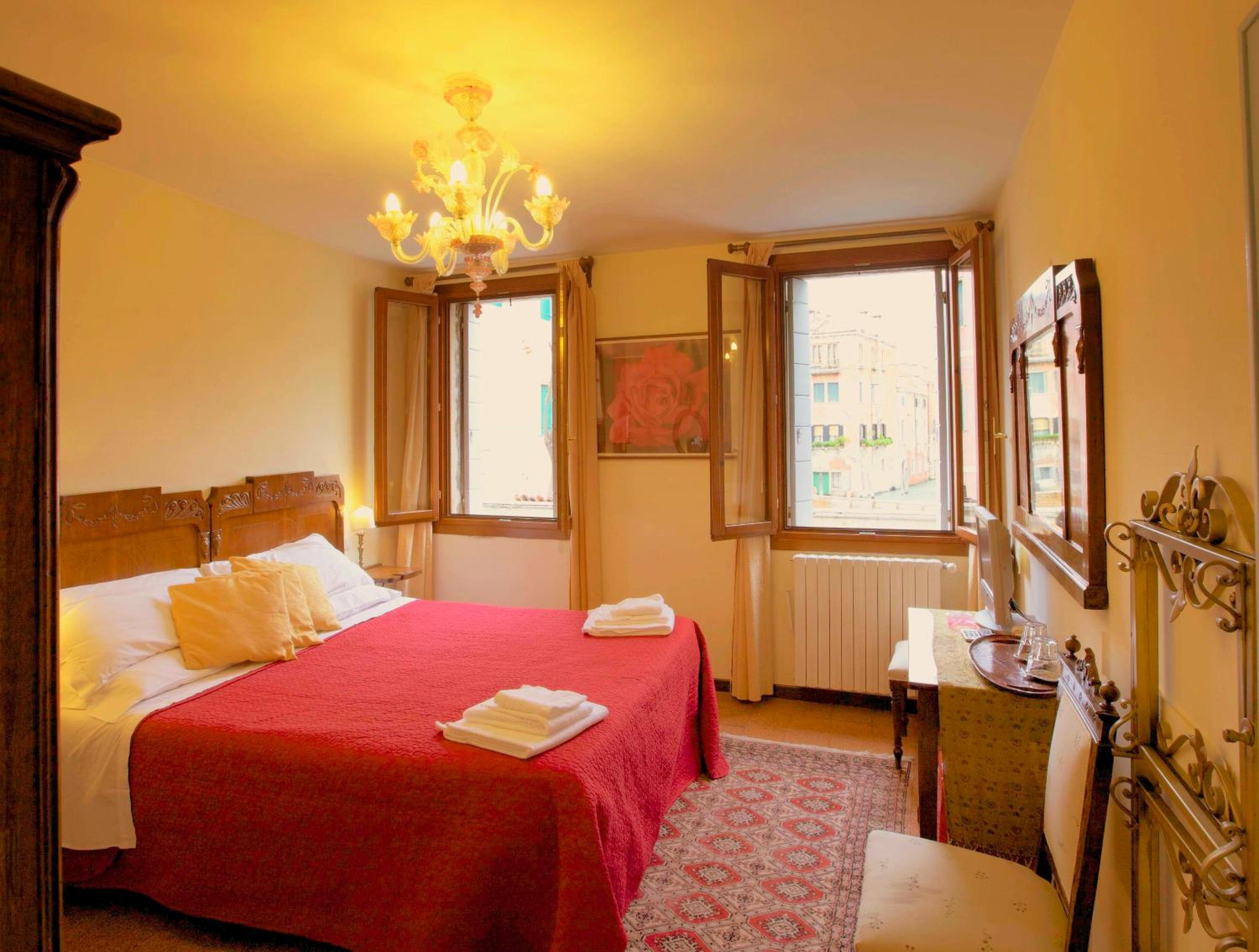 Double Room with Private External Bathroom photo 1