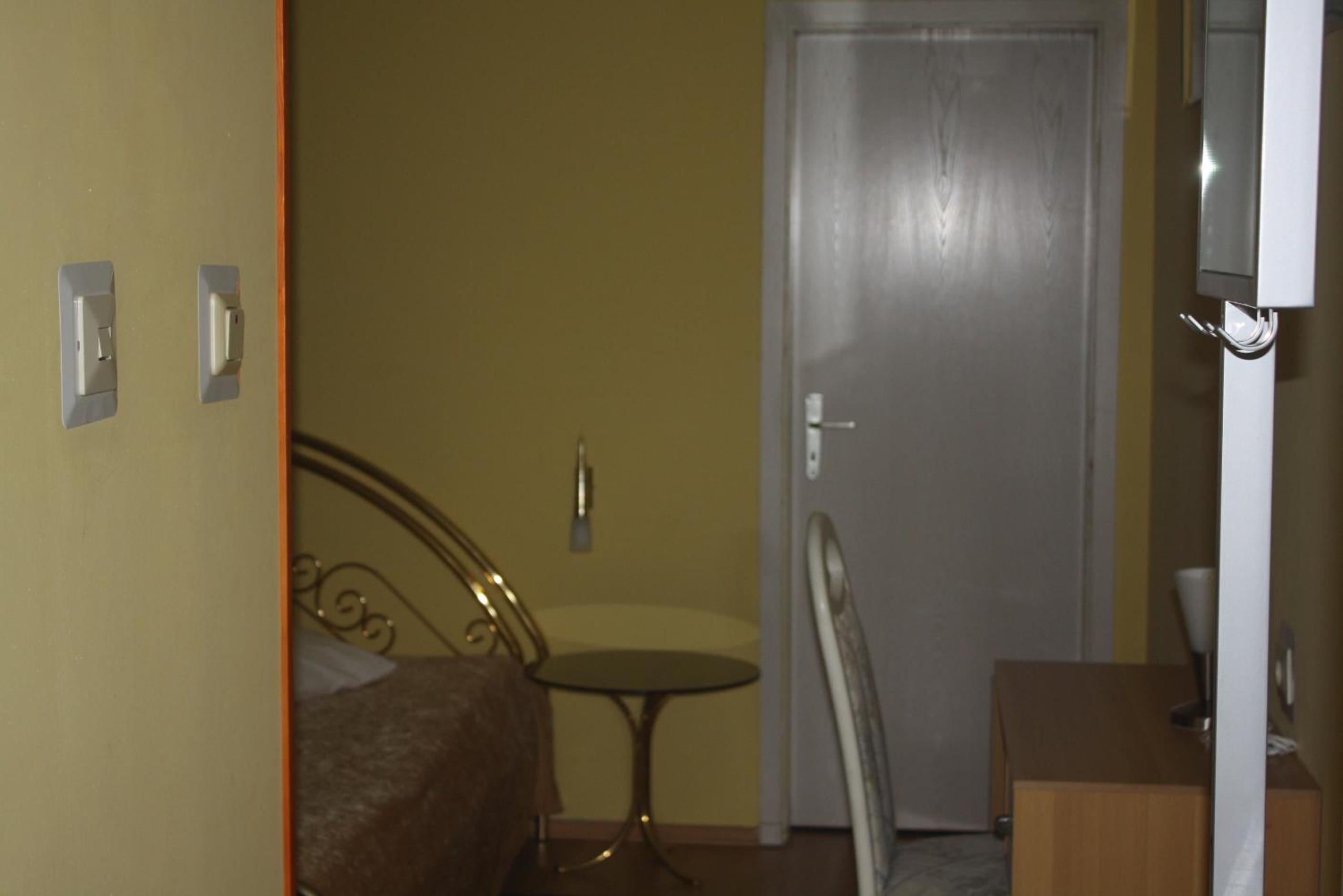 One-Bedroom Suite - Photo 5