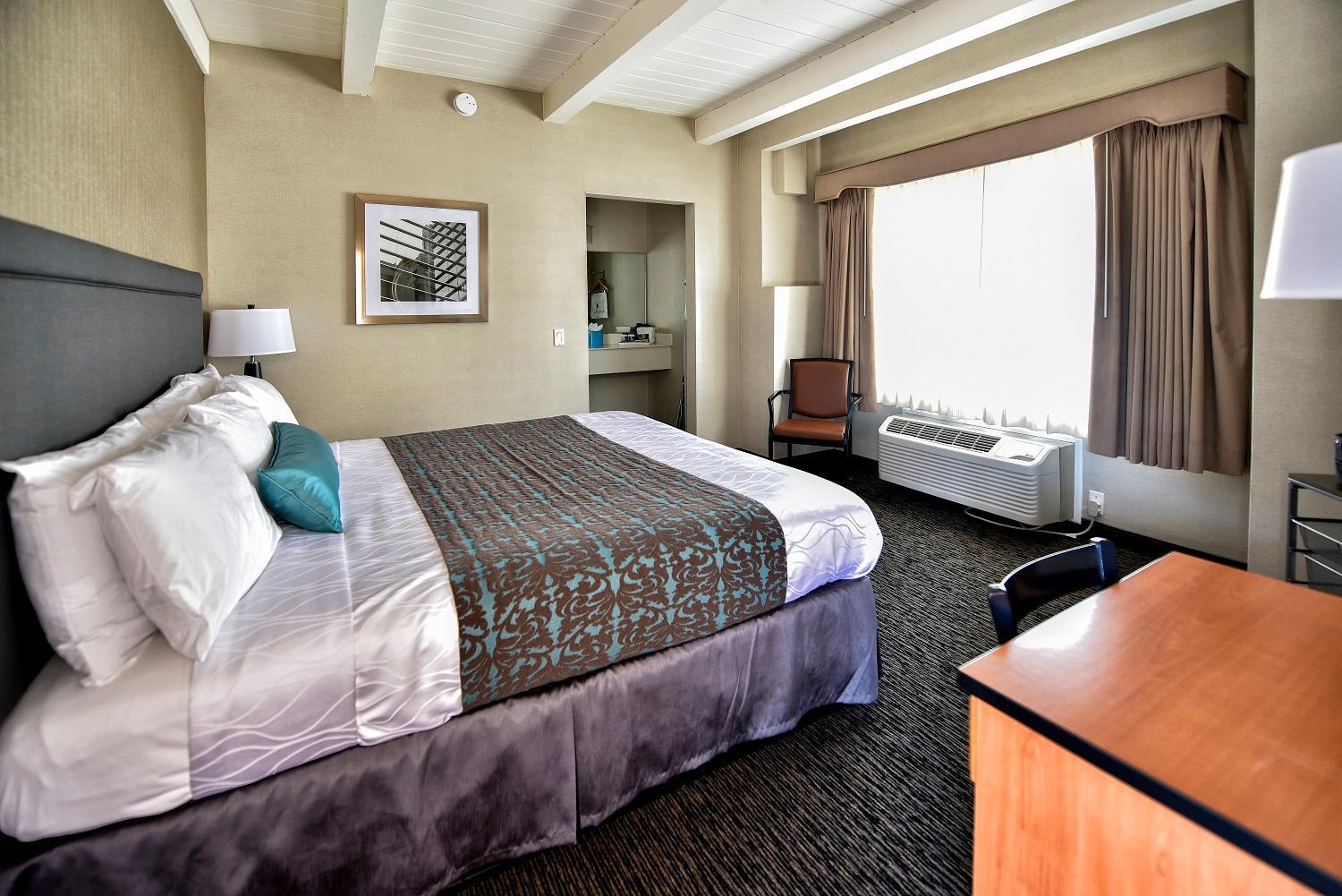Deluxe King Room photo 1