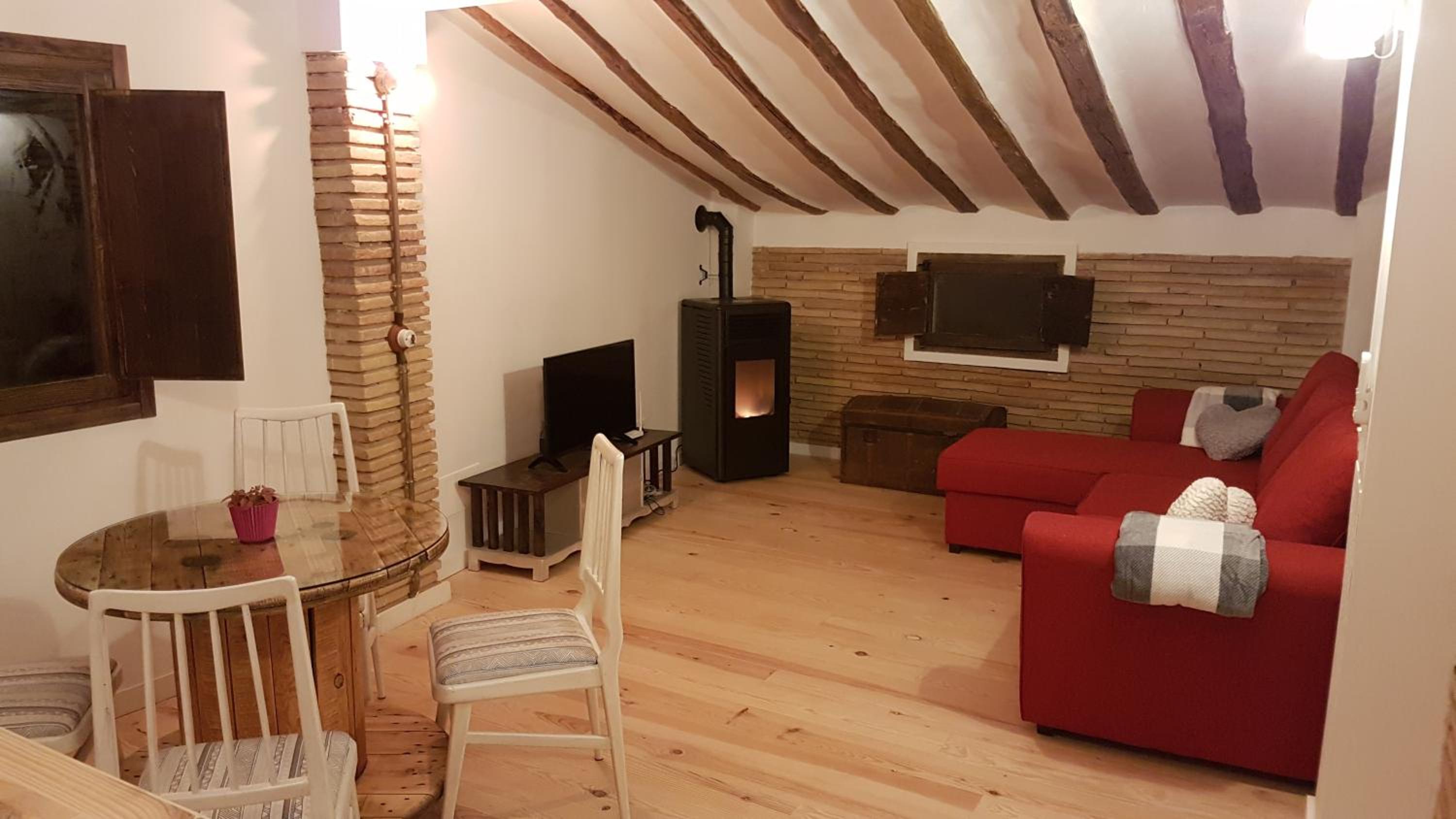 One-Bedroom Apartment - Photo 6