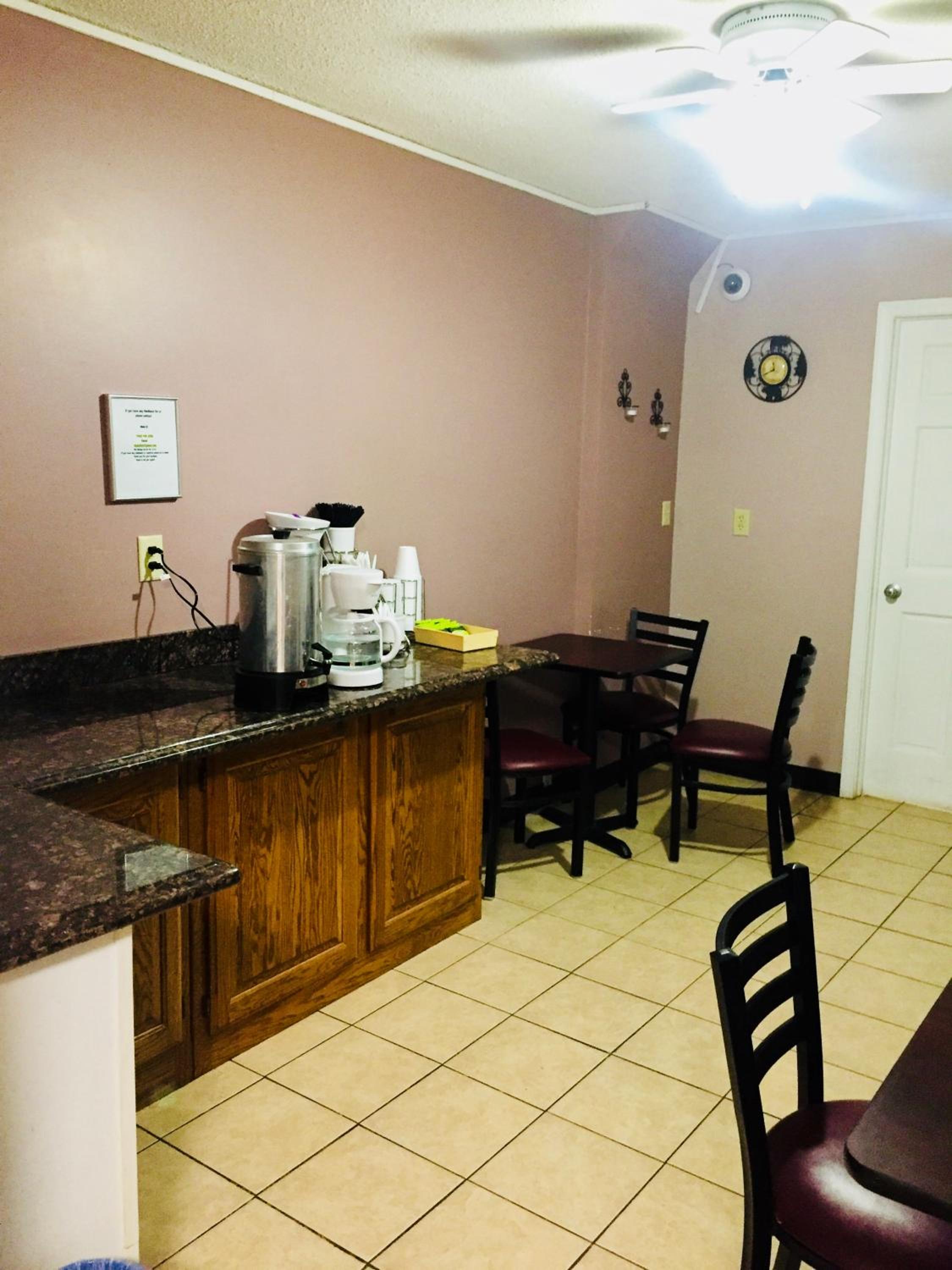 Queen Room photo 3