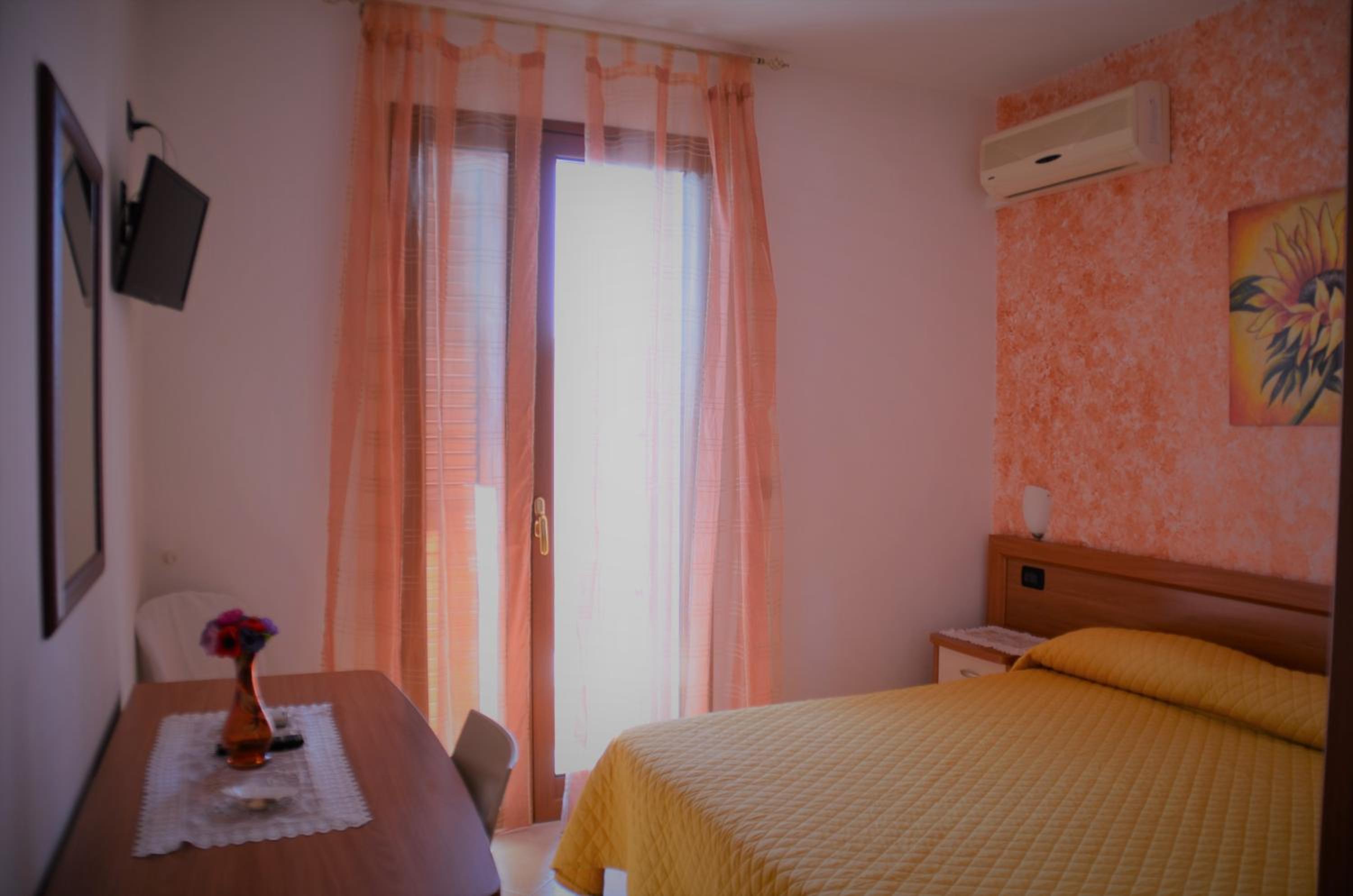 Double or Twin Room with Balcony photo 2