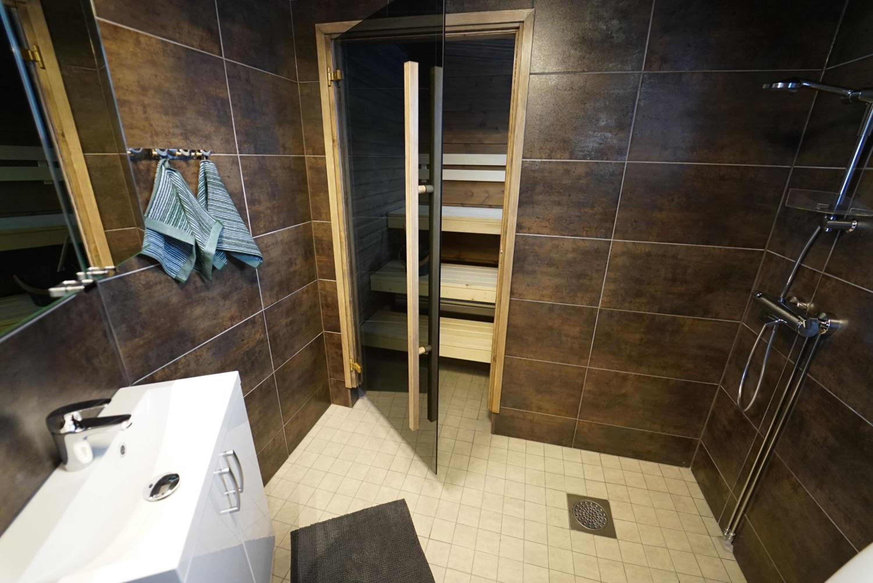 Three-Bedroom House - Photo 3