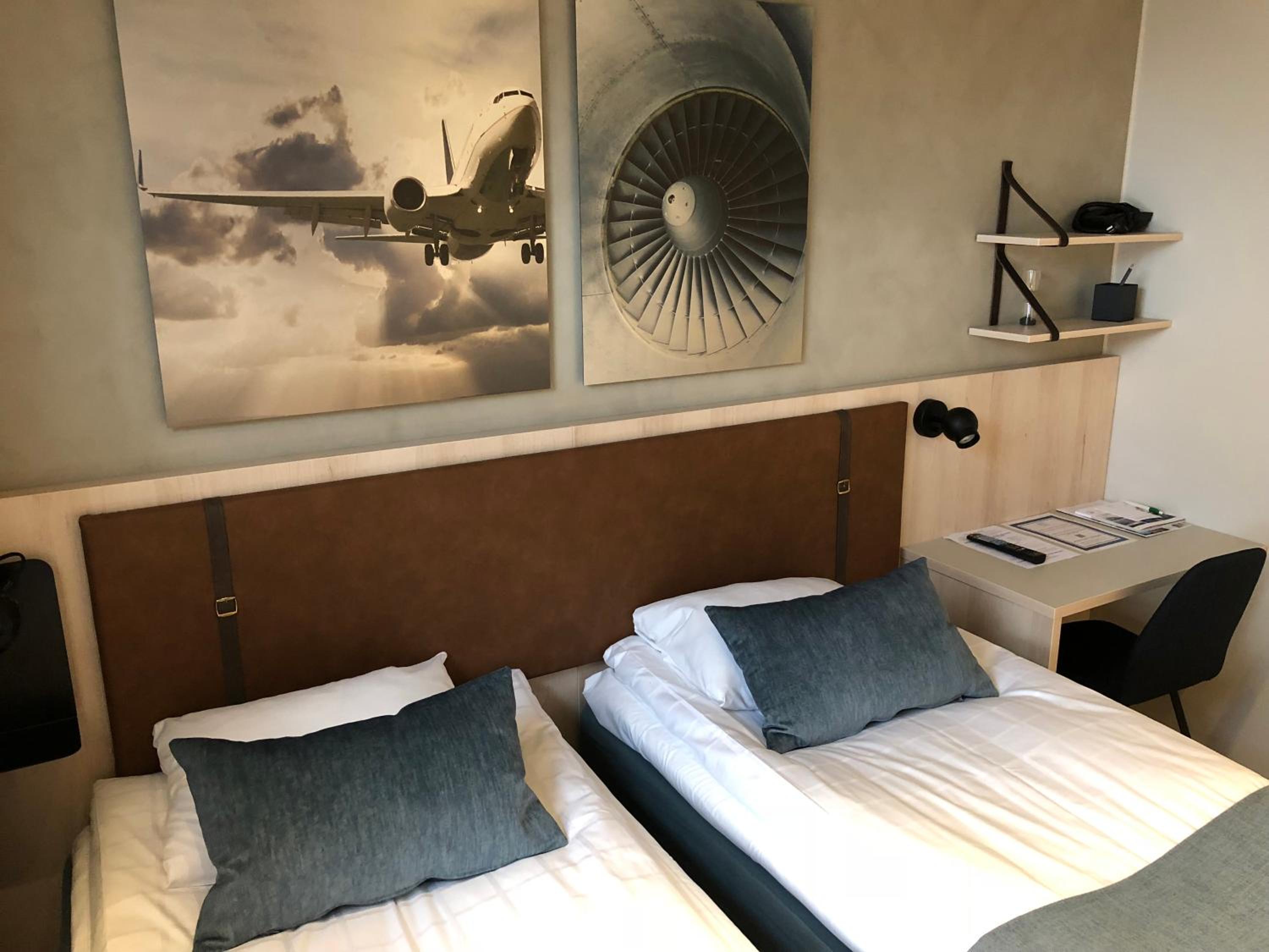 Standard Twin Room - Photo 22