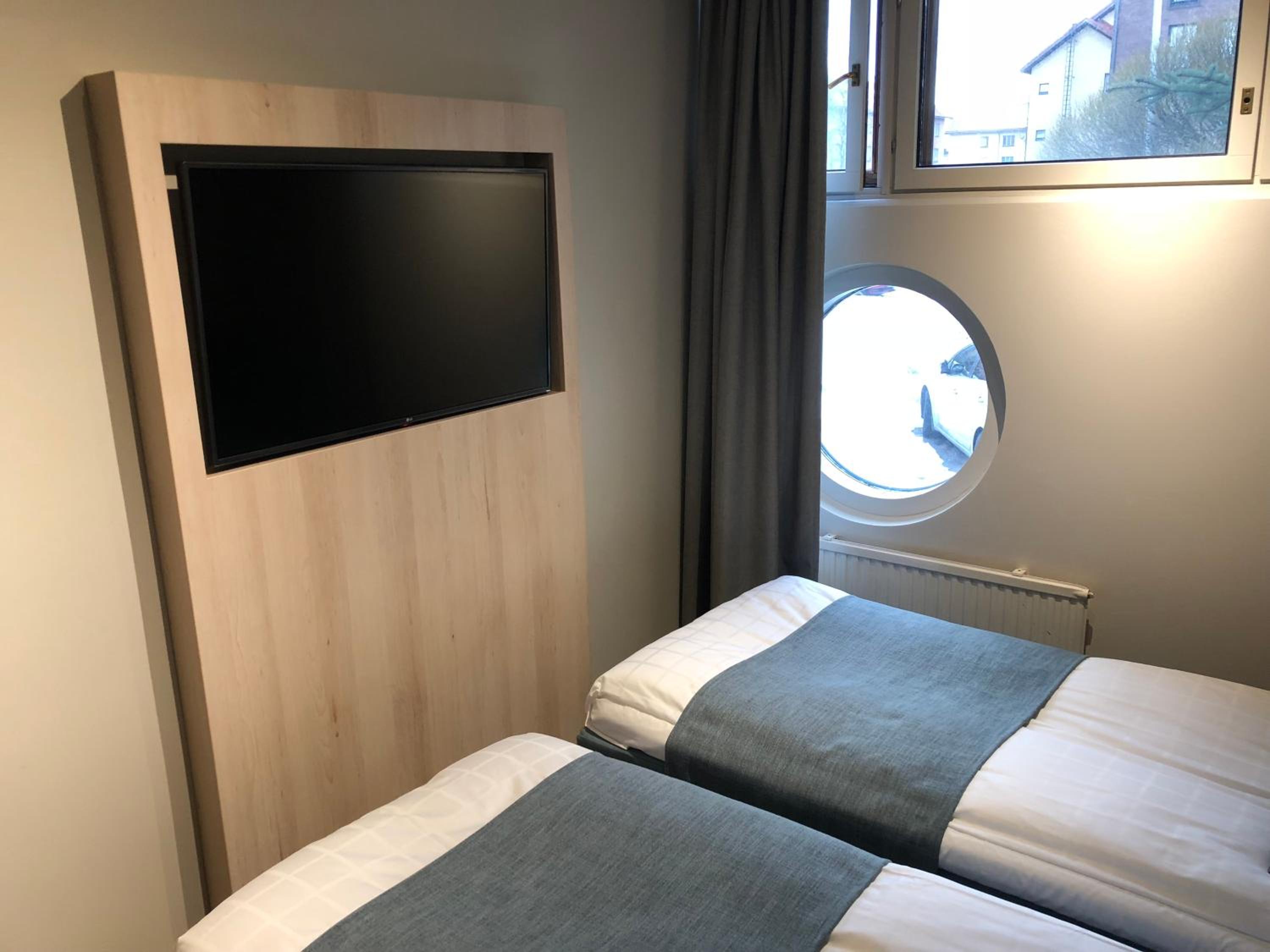 Standard Twin Room - Photo 20