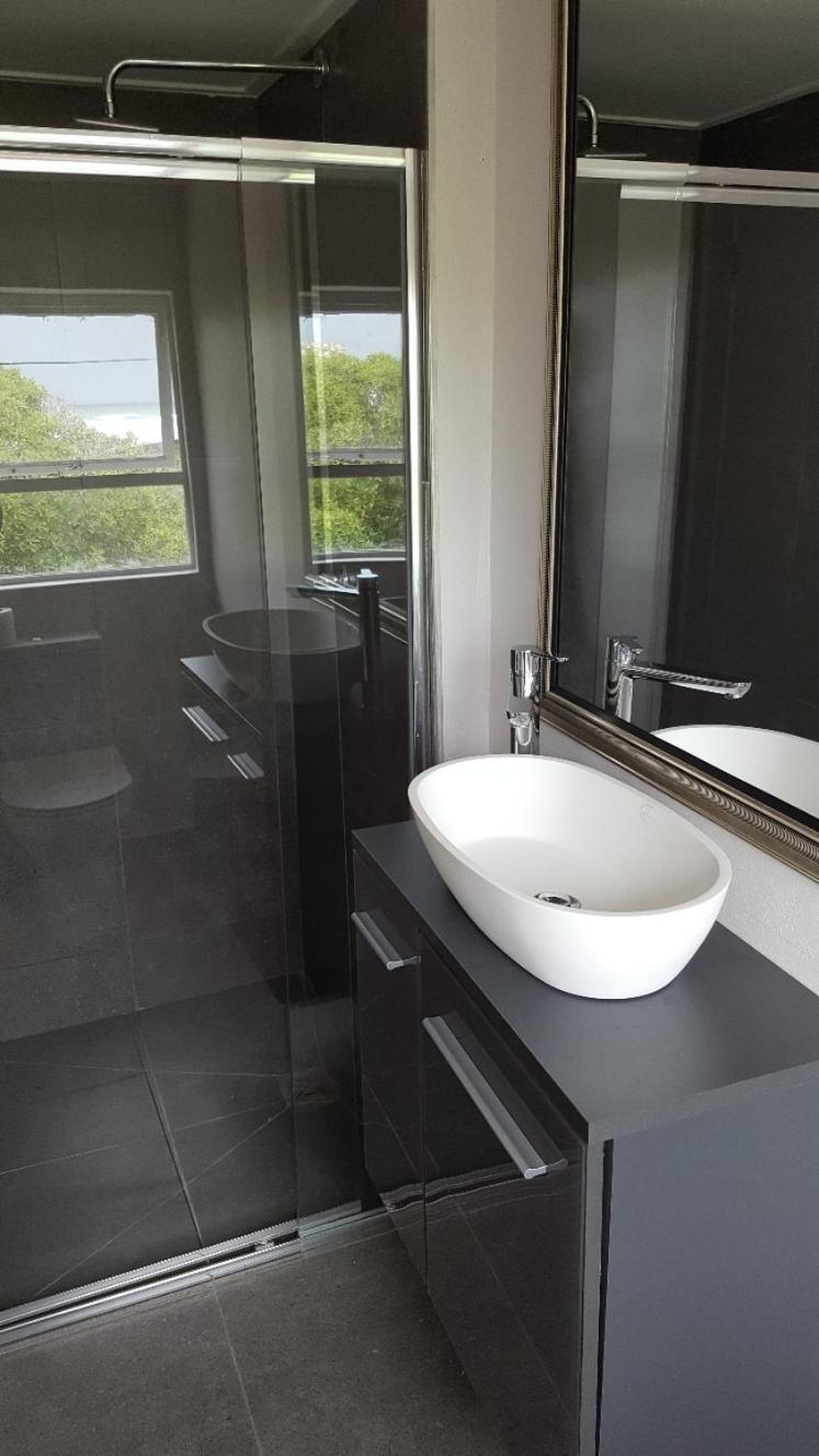 Queen Suite with Sea View photo 2