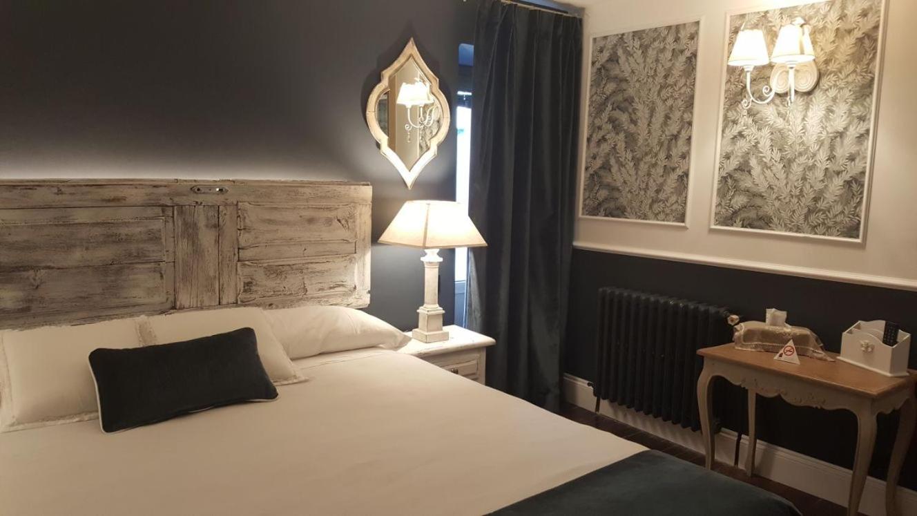 Double or Twin Room - Photo 2