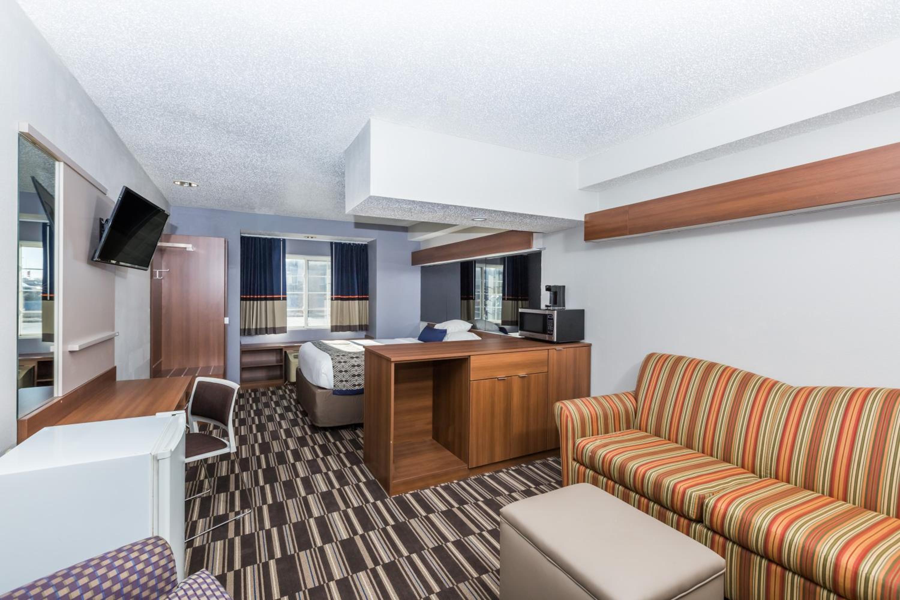 Queen Studio Suite - Mobility Access/Non-Smoking - Photo 1