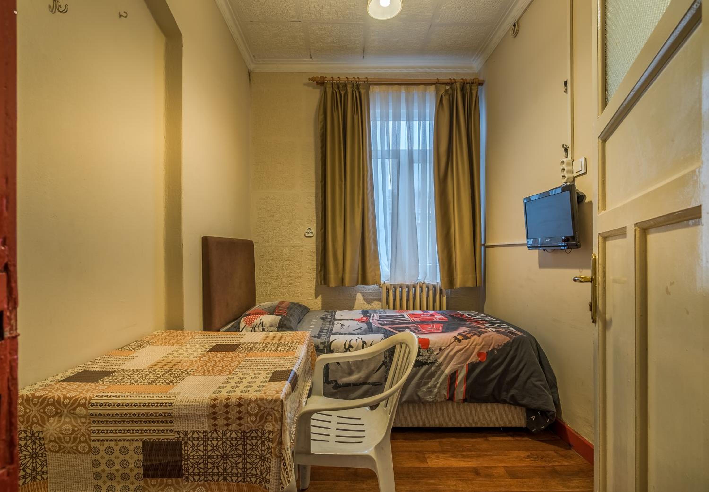 Economy Single Room with Shared Bathroom photo 2
