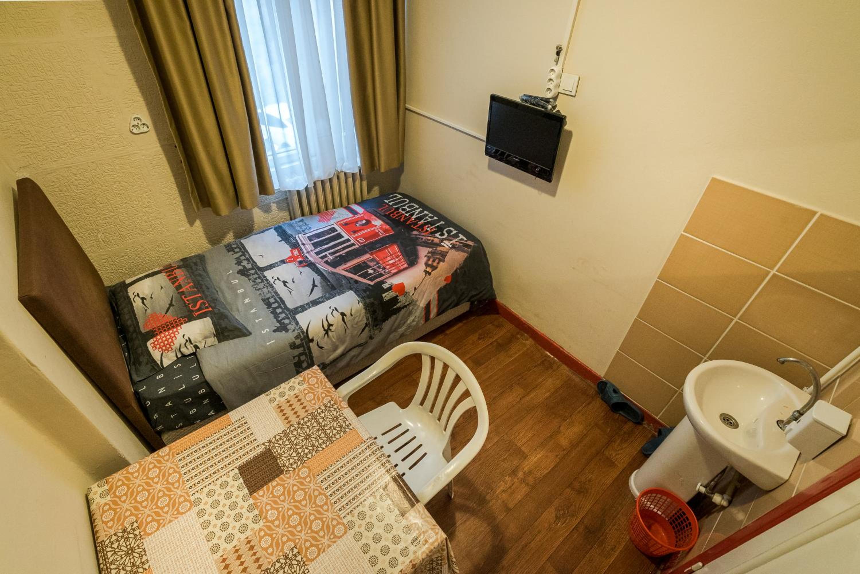 Economy Single Room with Shared Bathroom photo 1