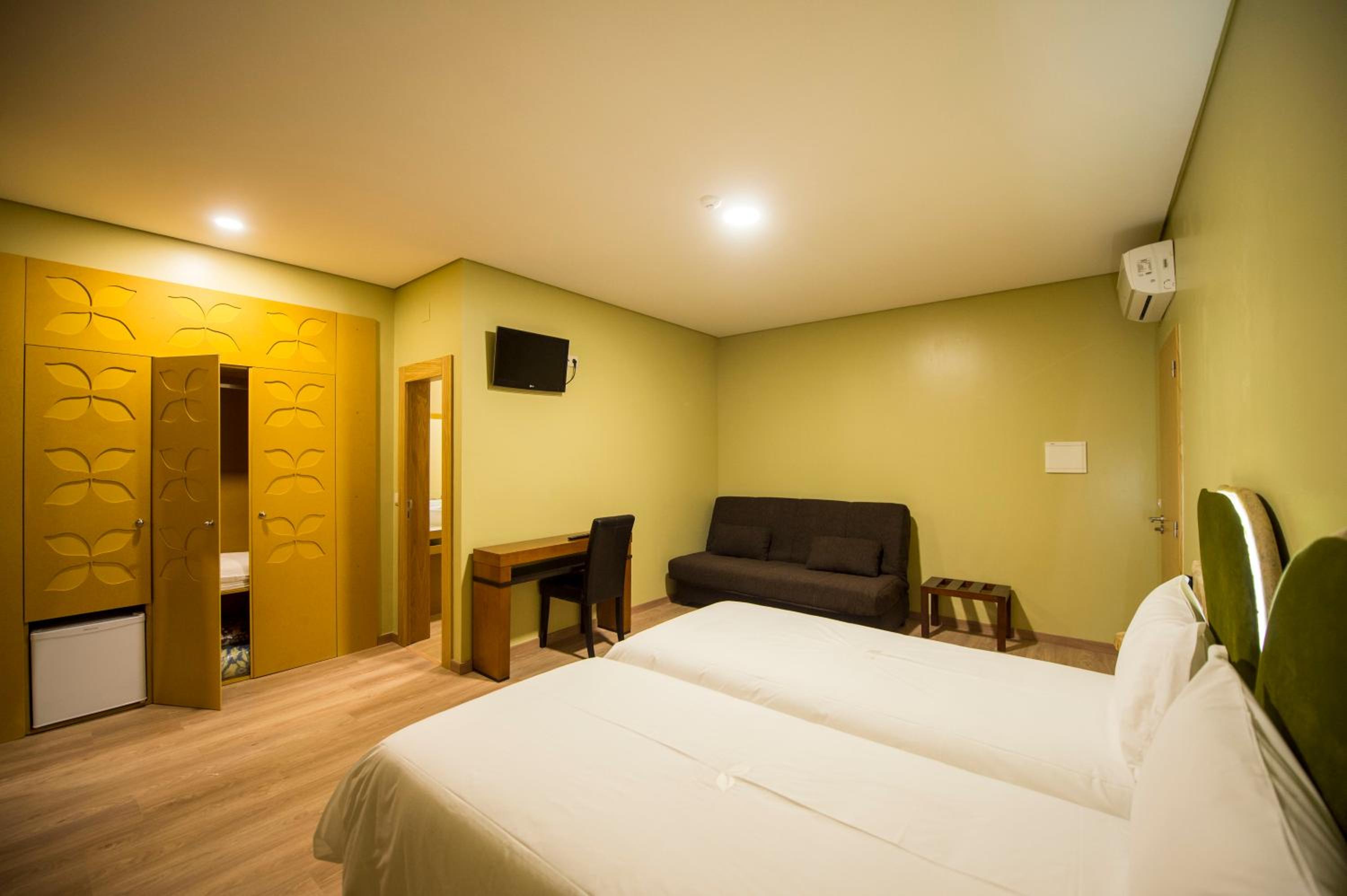 Twin Room Interior View - Photo 6