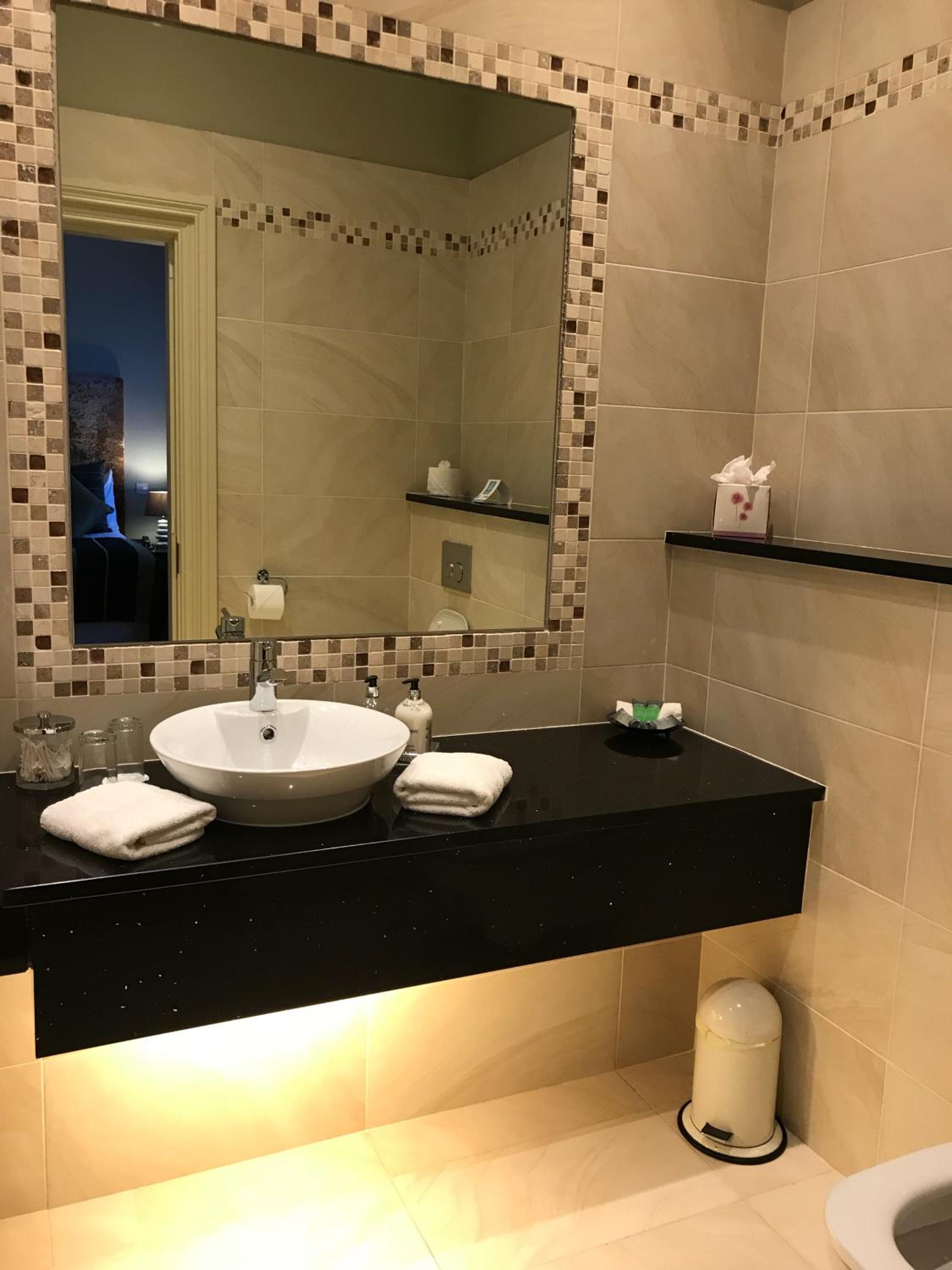 Standard Double Room - Photo 7