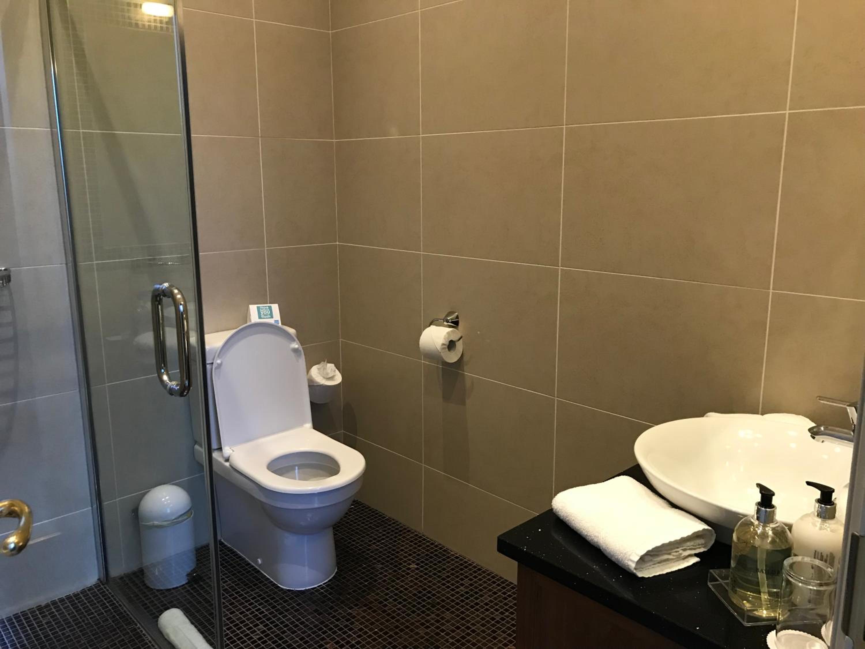 Double Room with Lake View - Photo 10