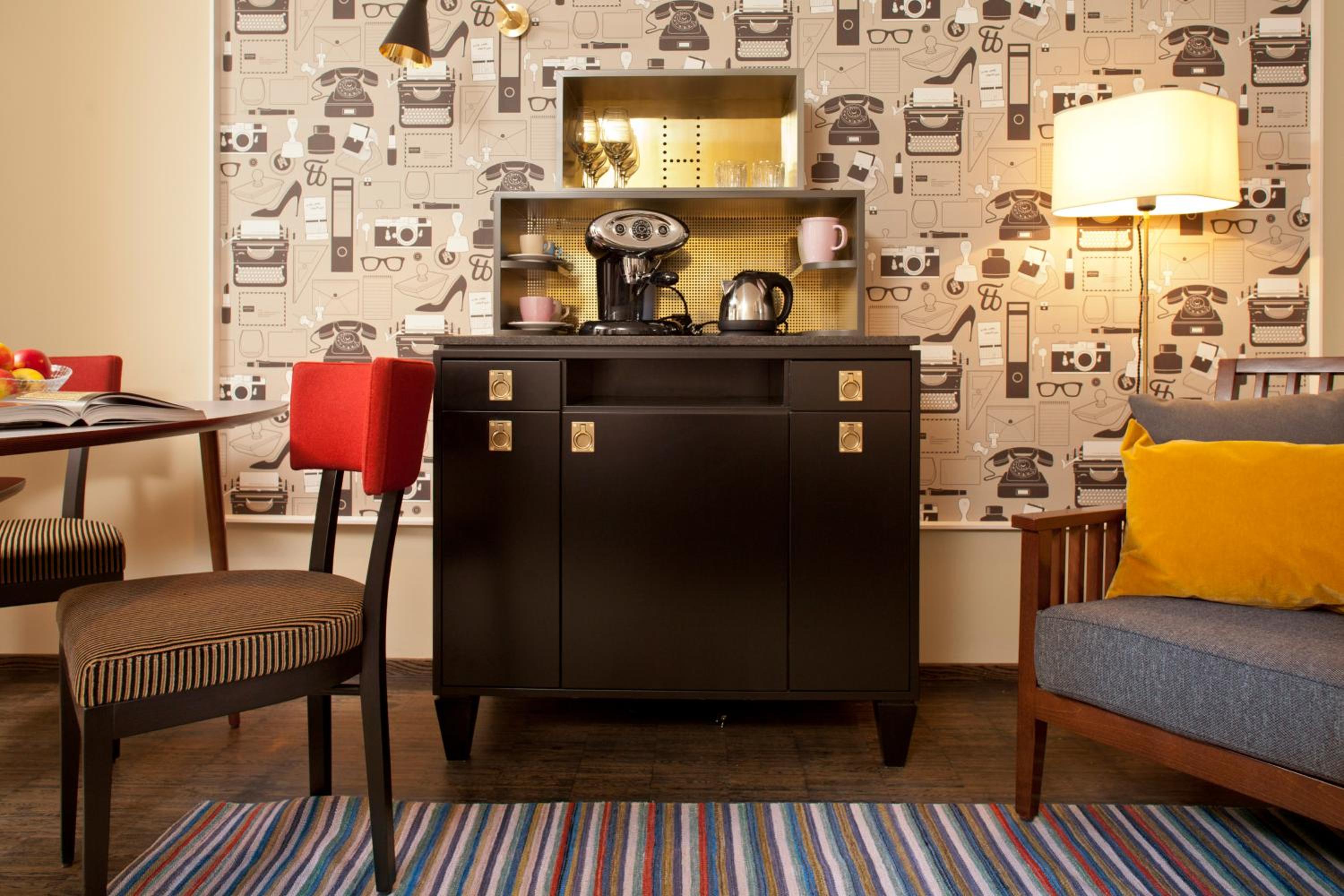Suite - Photo 15