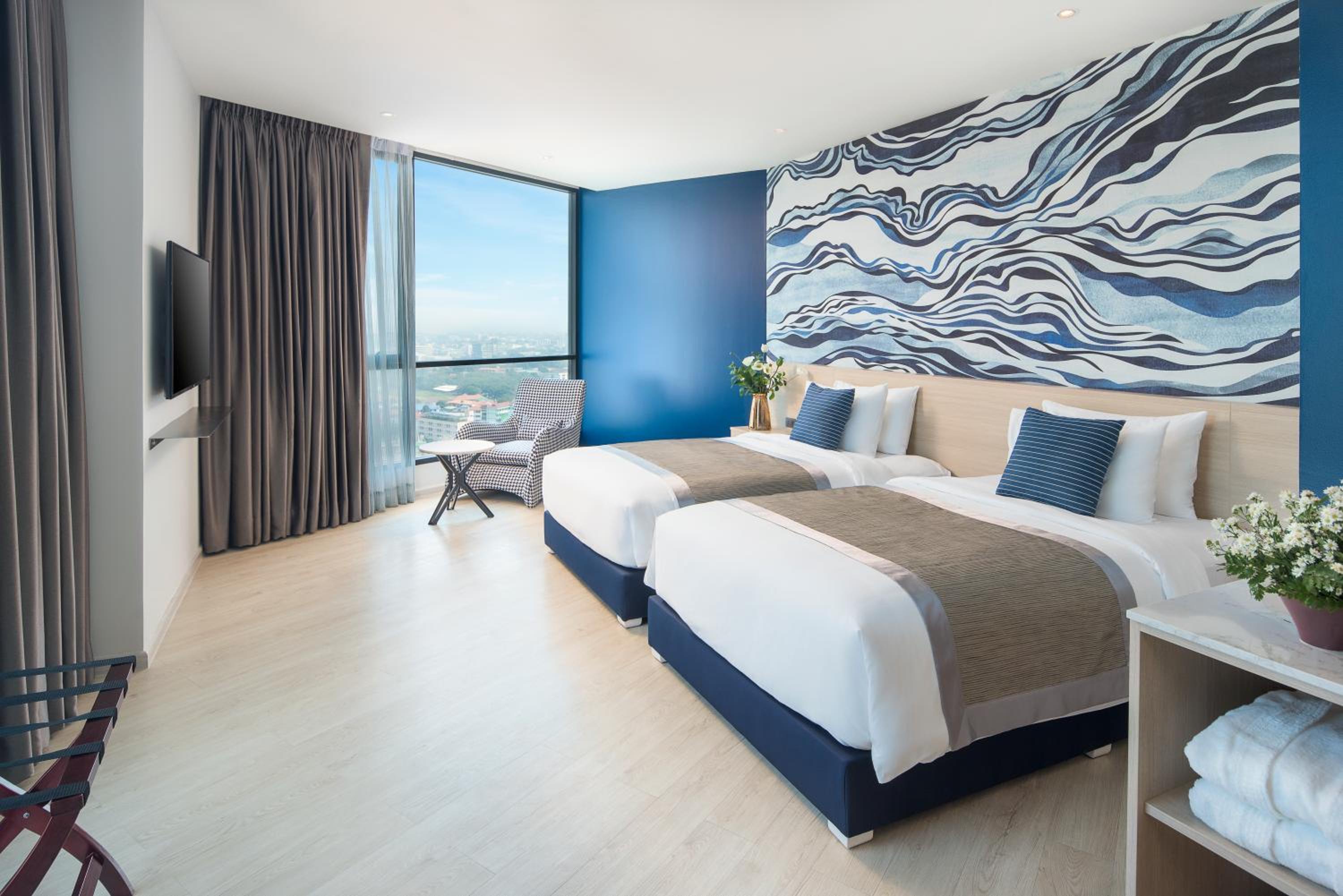 Grand Deluxe Corner Room with Sea View - Photo 1
