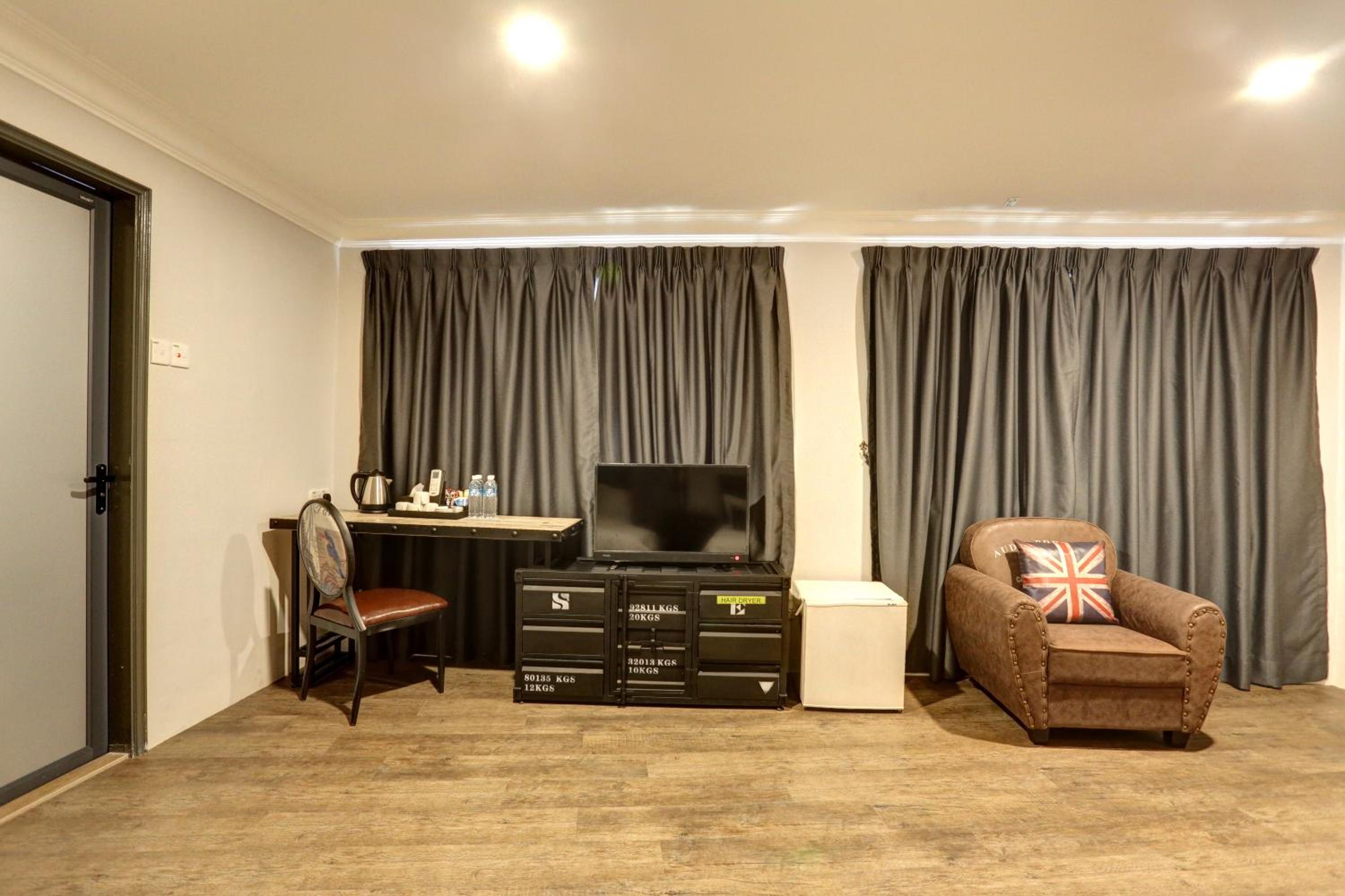 Family Room photo 1