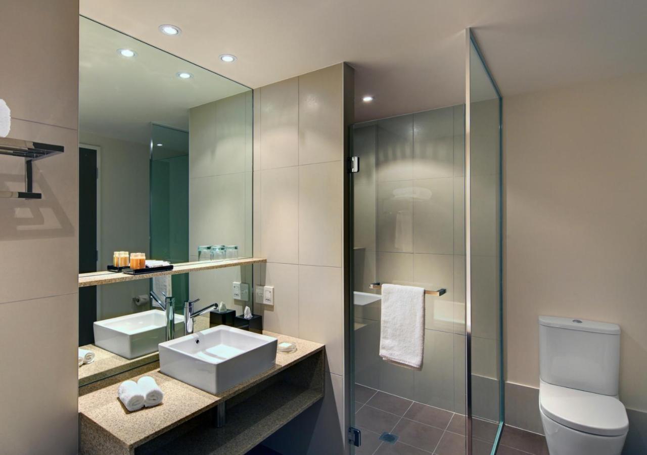 Deluxe Room with Two Double Beds and City View - Photo 3