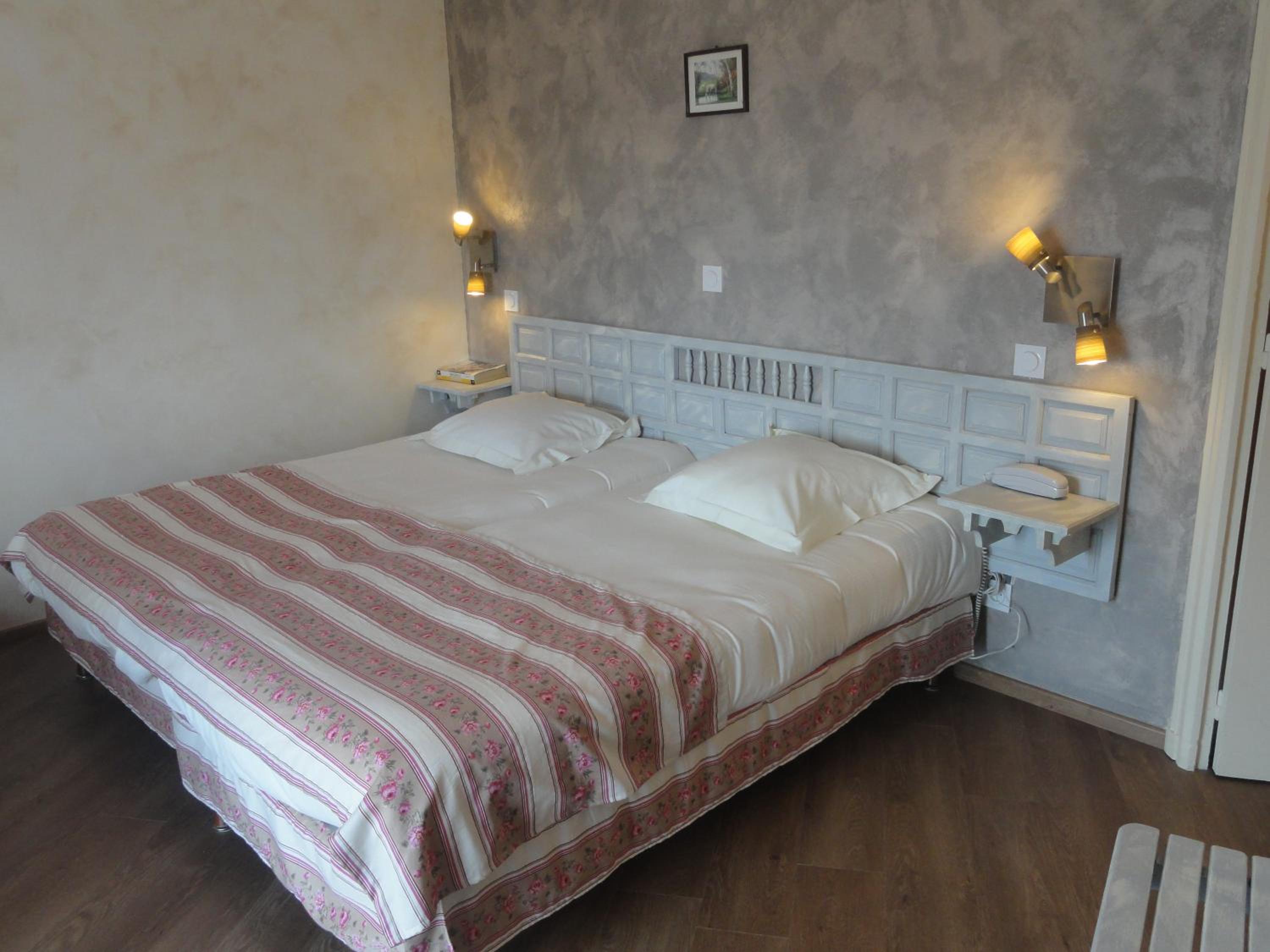 Deluxe Double Room with Balcony photo 2