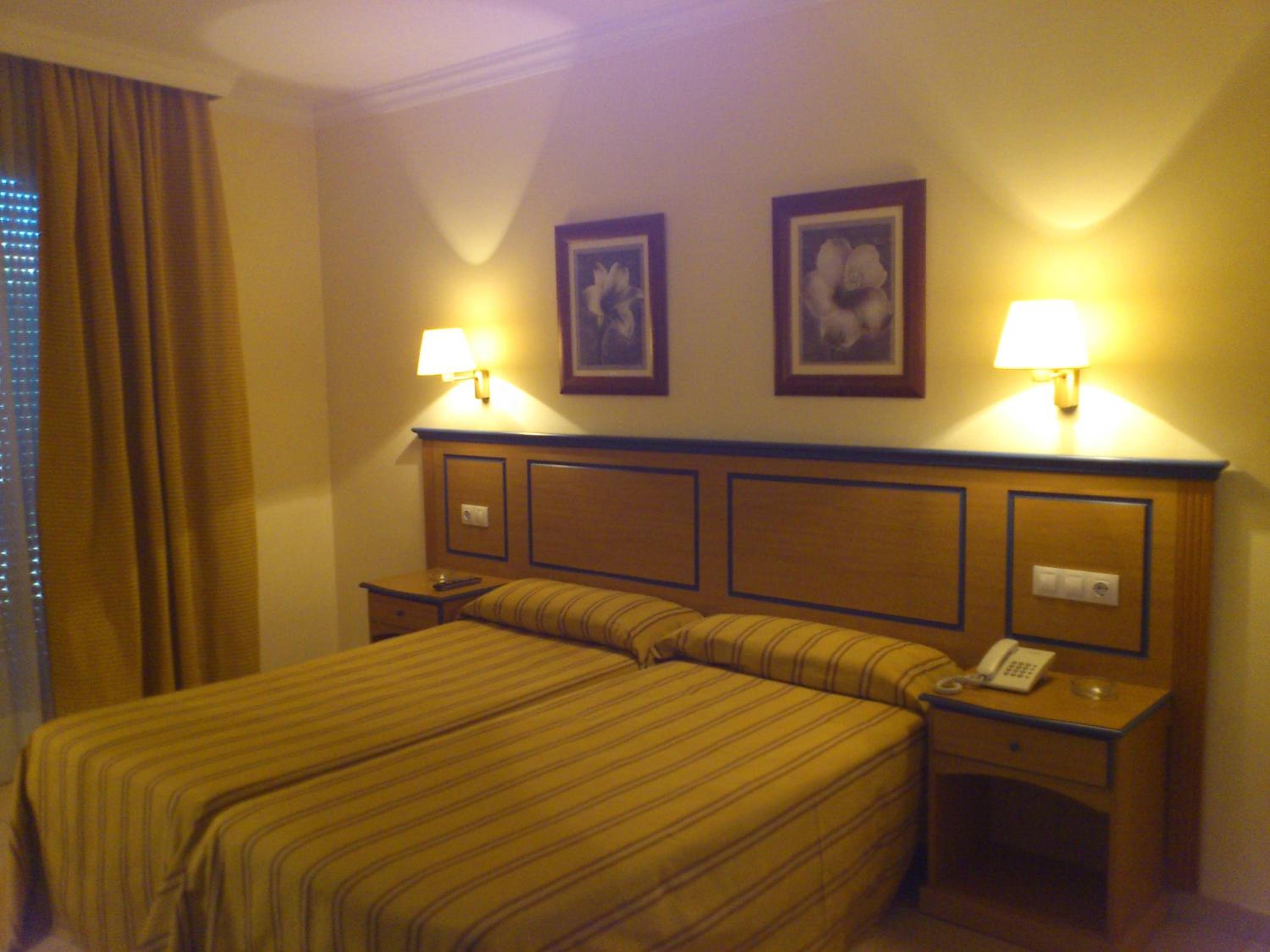 Standard Double or Twin Room - Photo 1