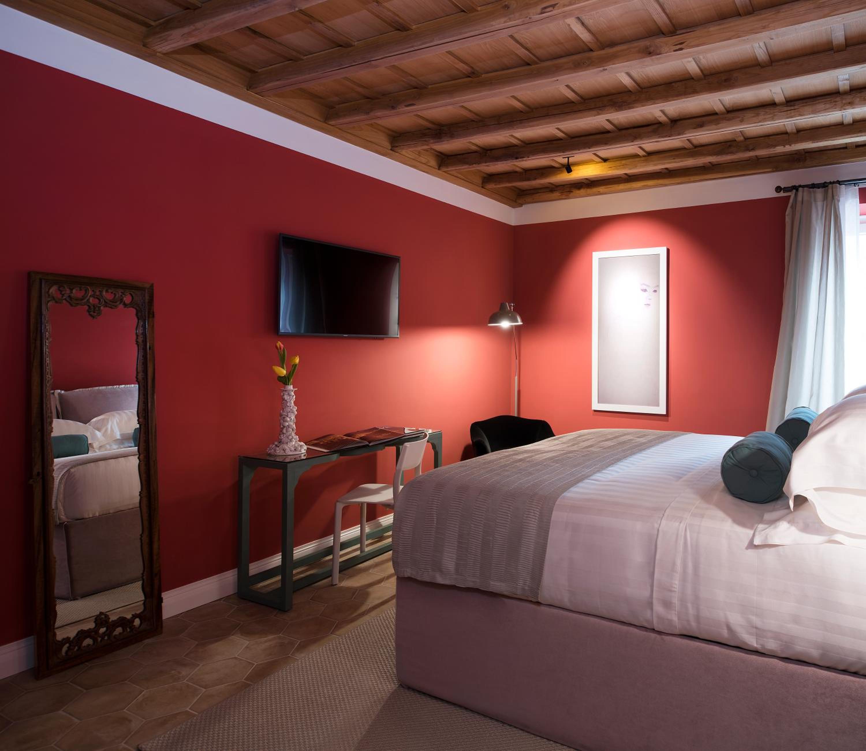Standard Double Room With Square View