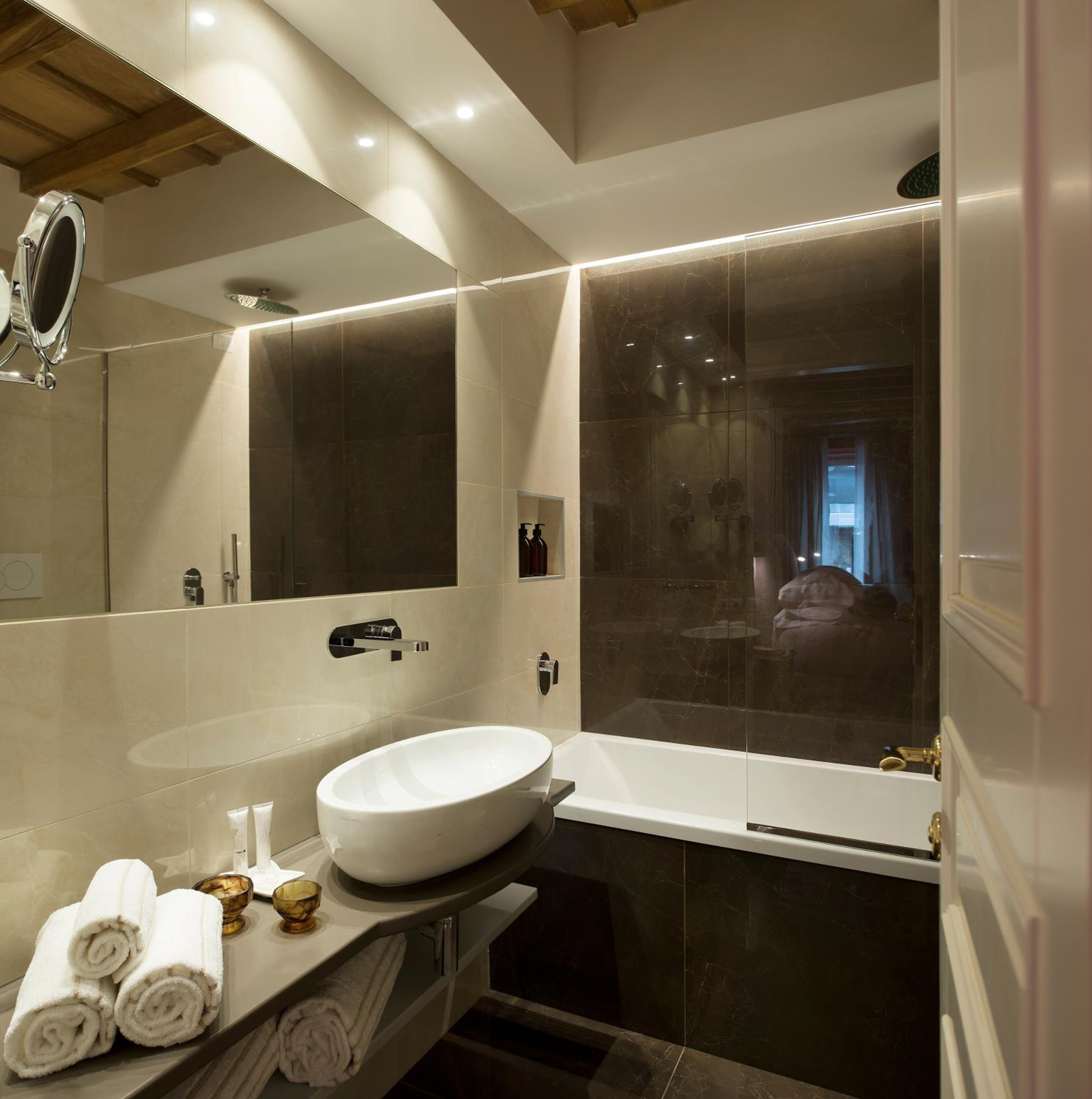 Superior King Room photo 1