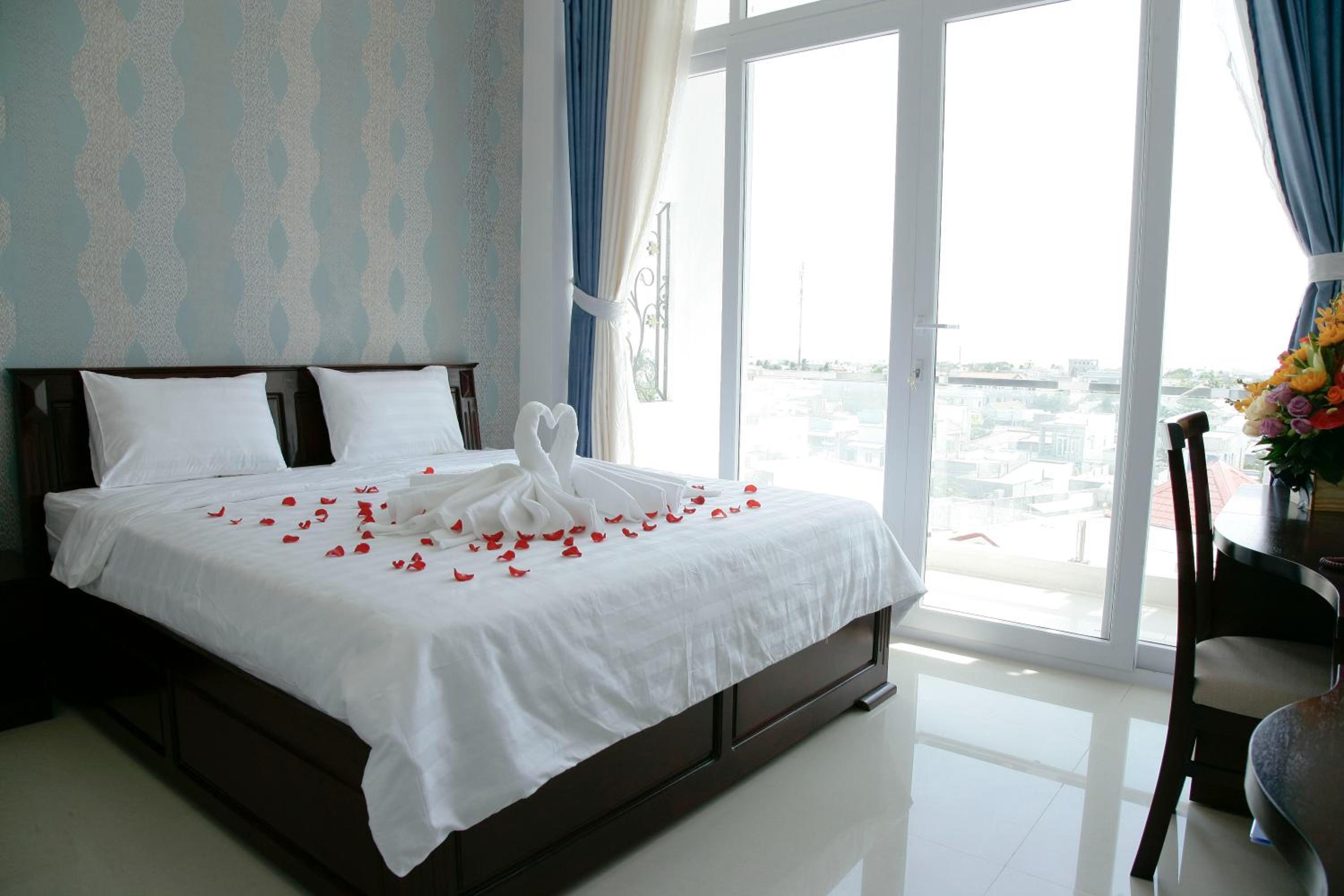 Deluxe Double Room with Balcony photo 2