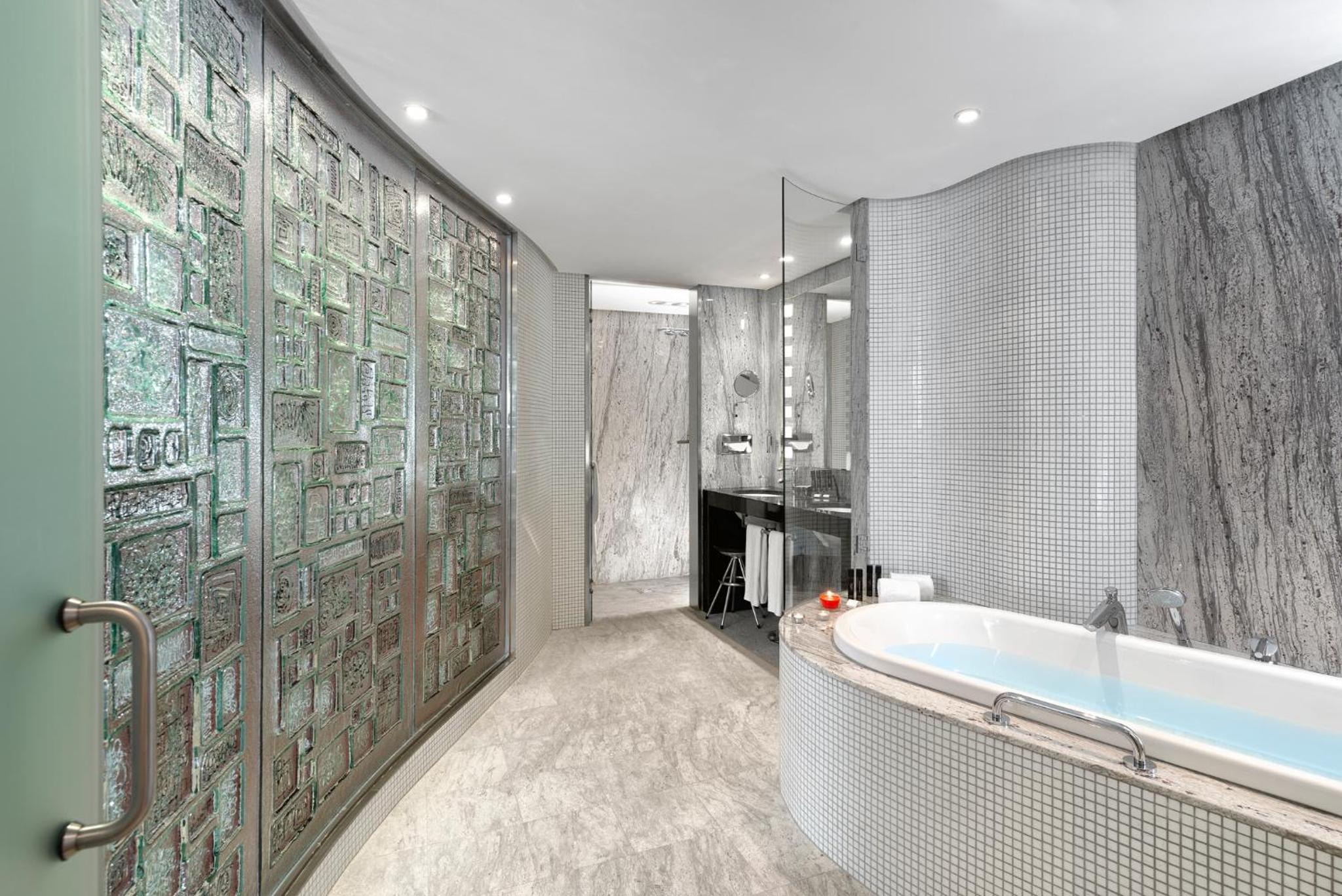 The Level Penthouse Suite thumbnail 6