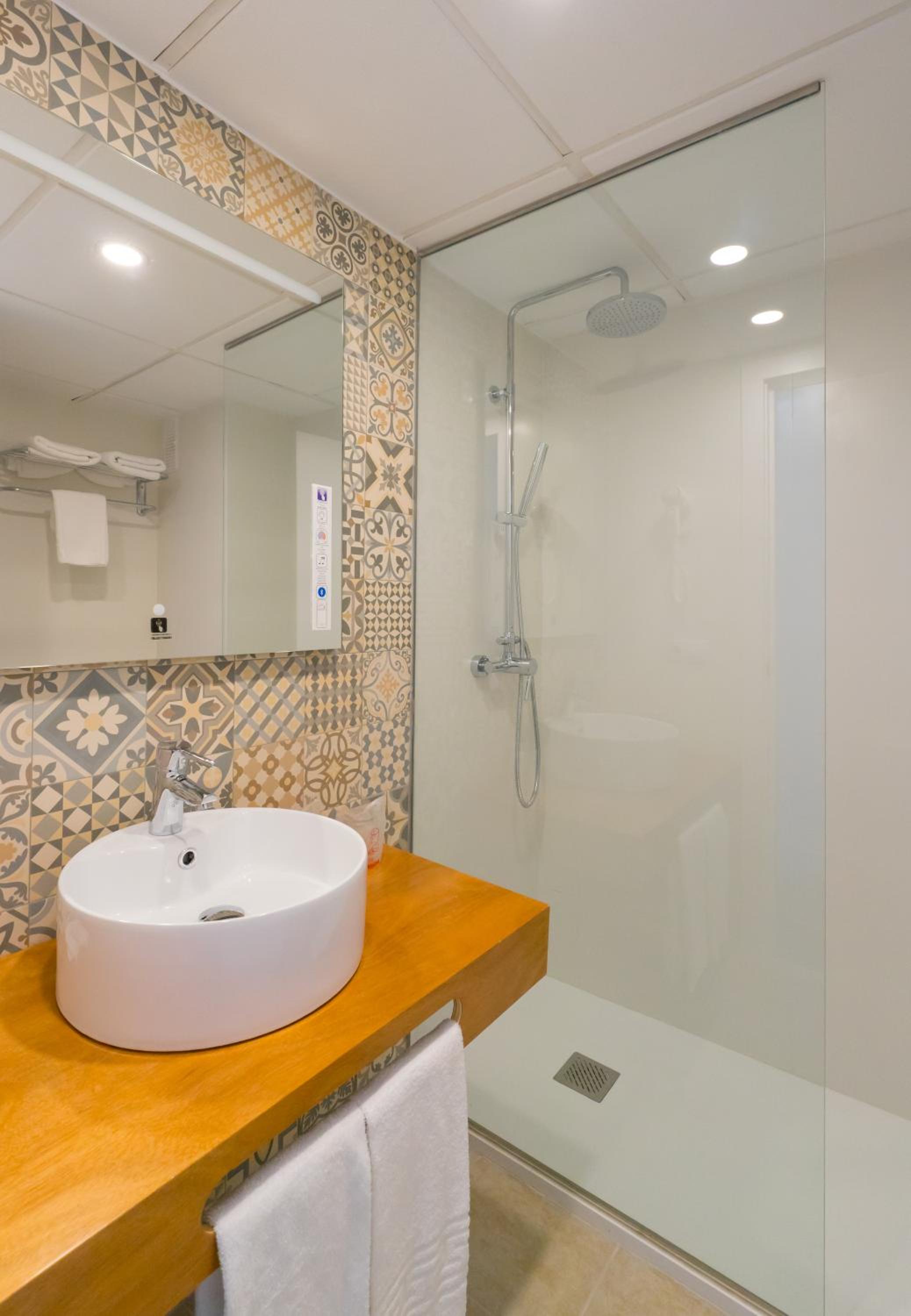 Standard Double Room - Photo 4