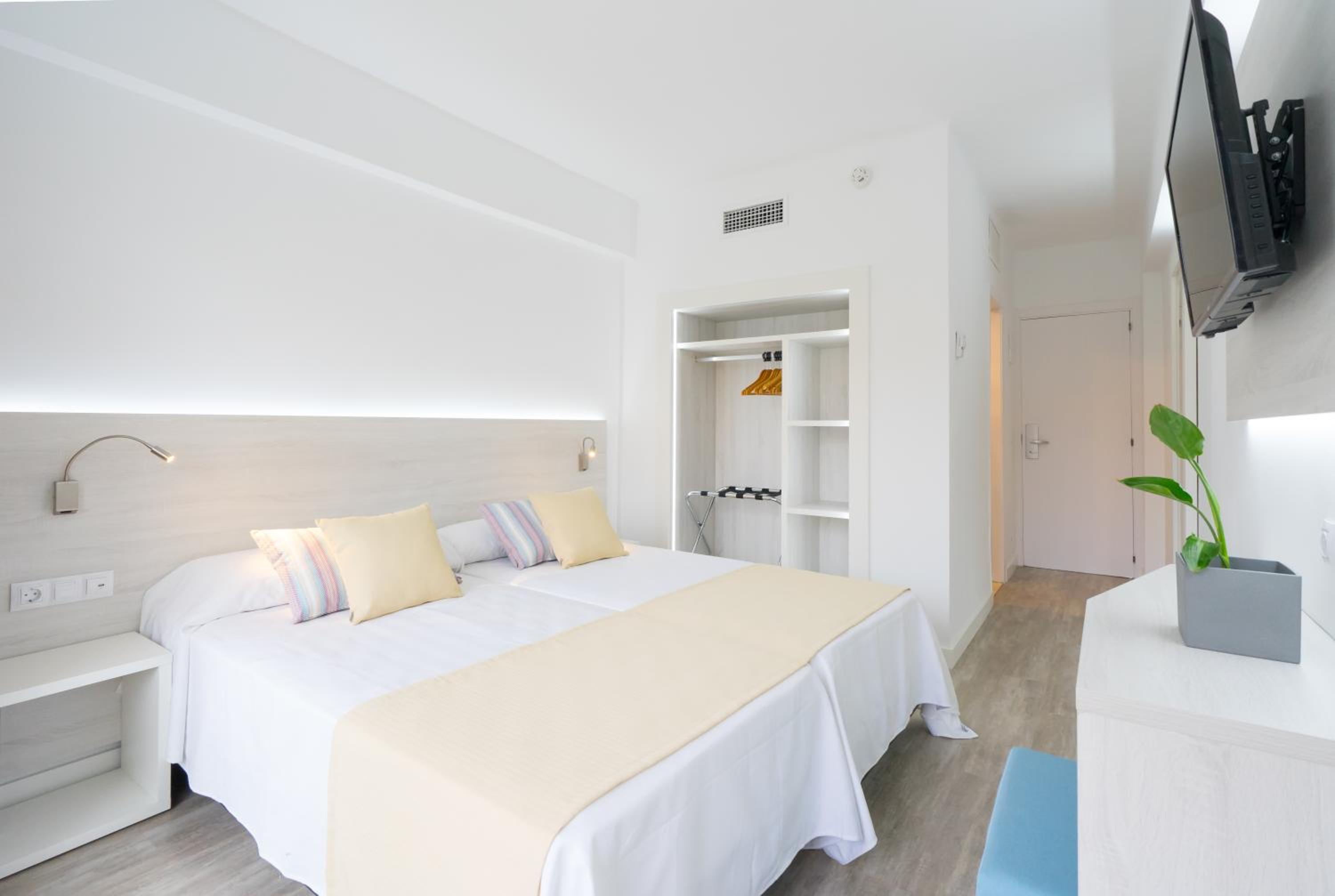 Standard Double Room - Photo 1