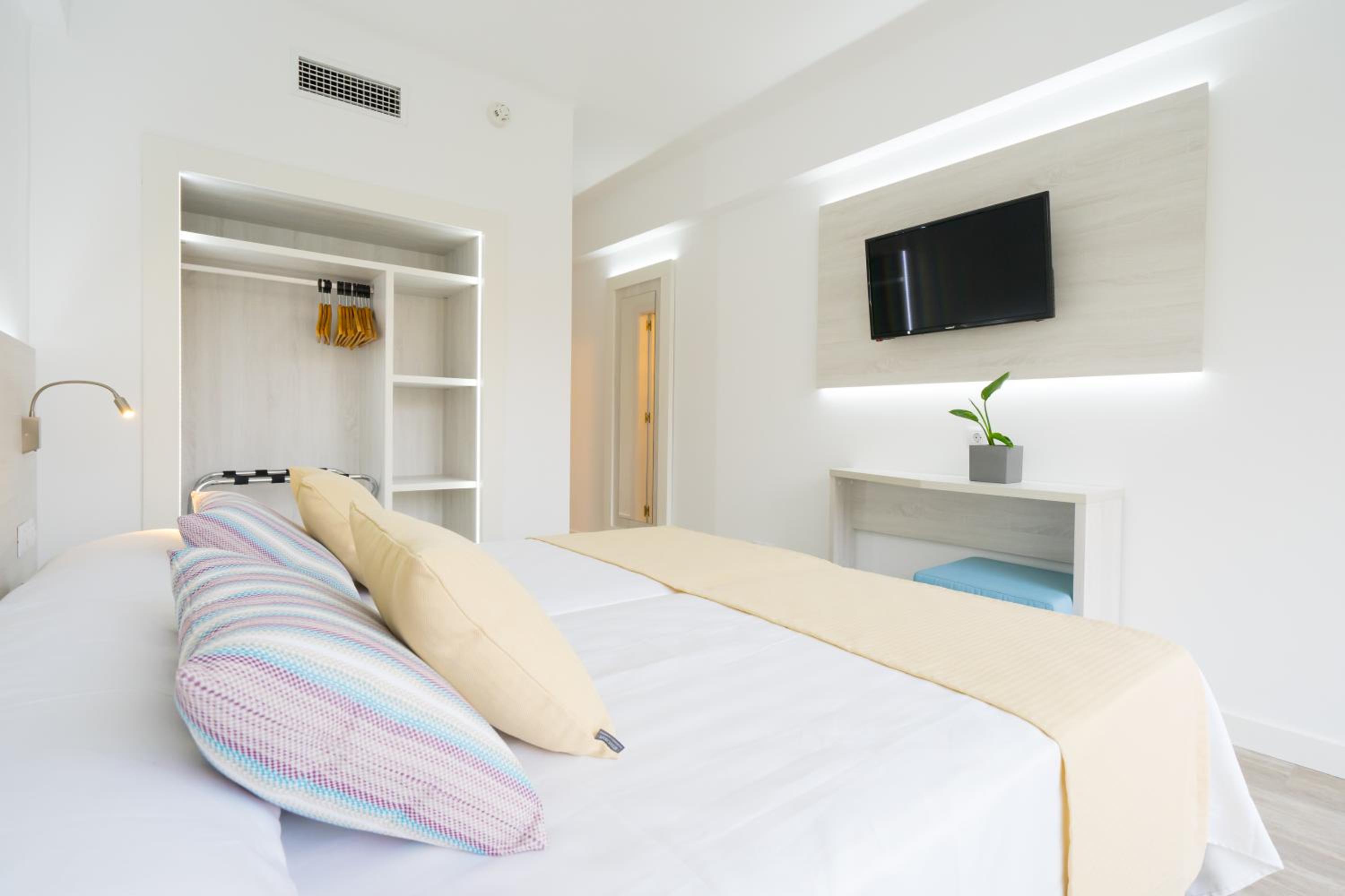 Standard Double Room - Photo 3