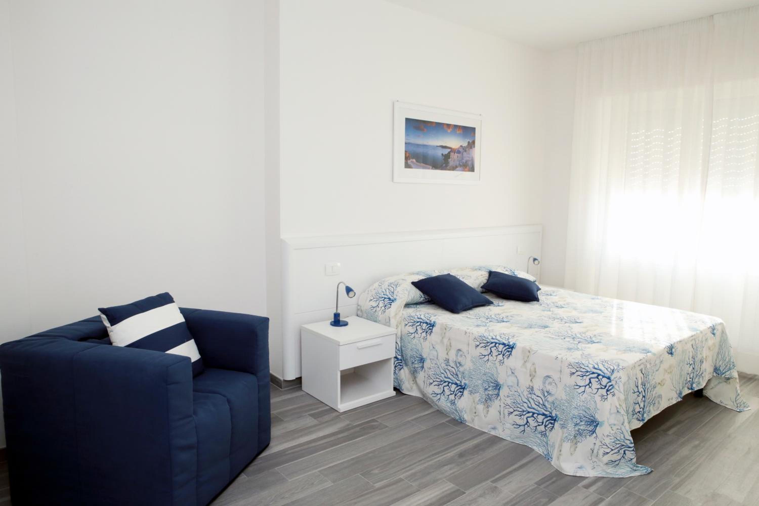 Deluxe Triple Room with Sea View - Photo 5