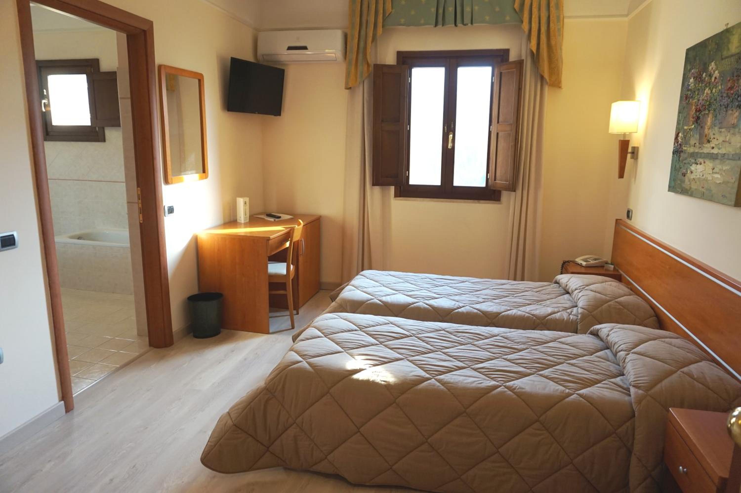 Single Room photo 2