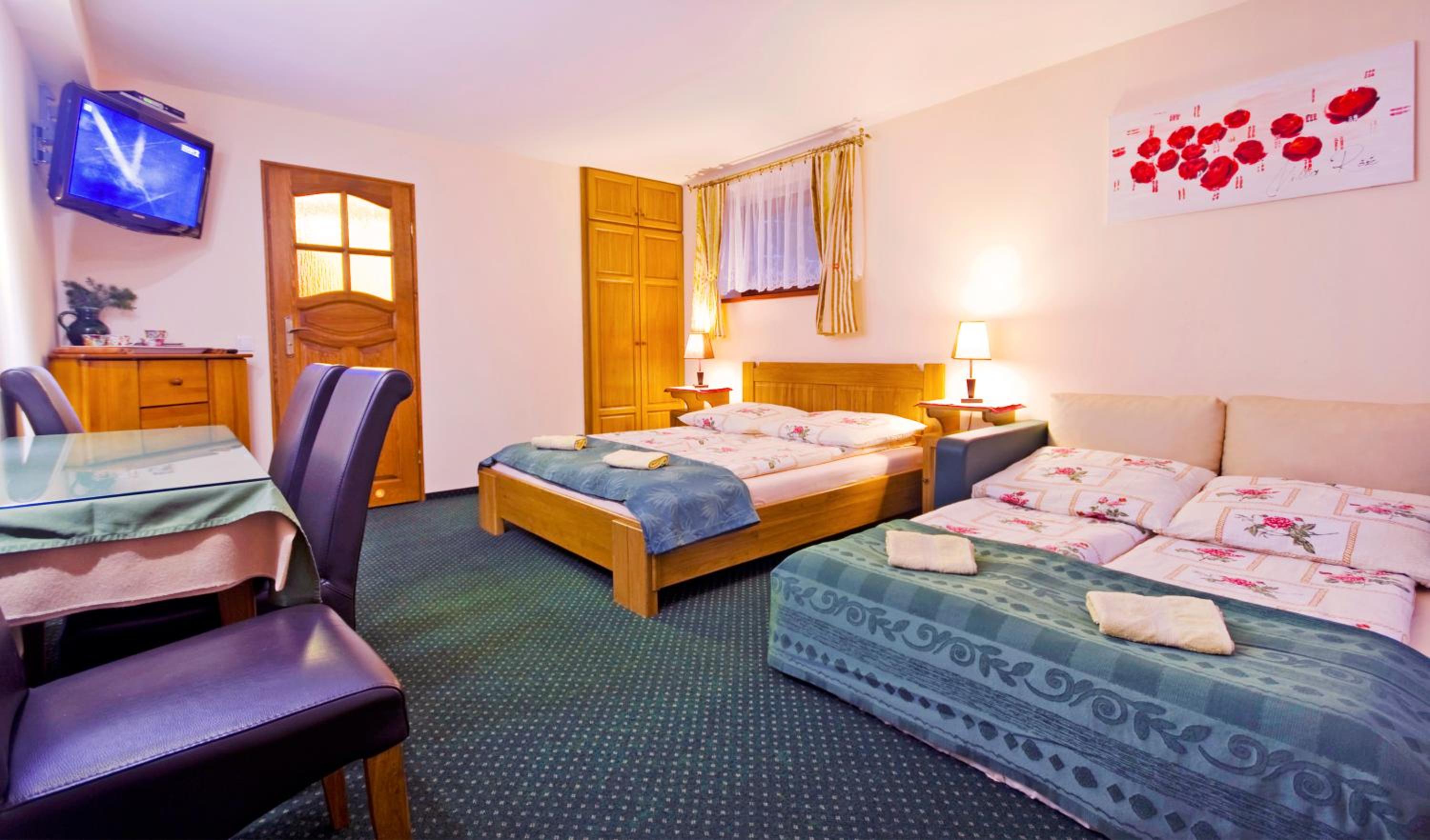 Queen Room with Two Queen Beds photo 1