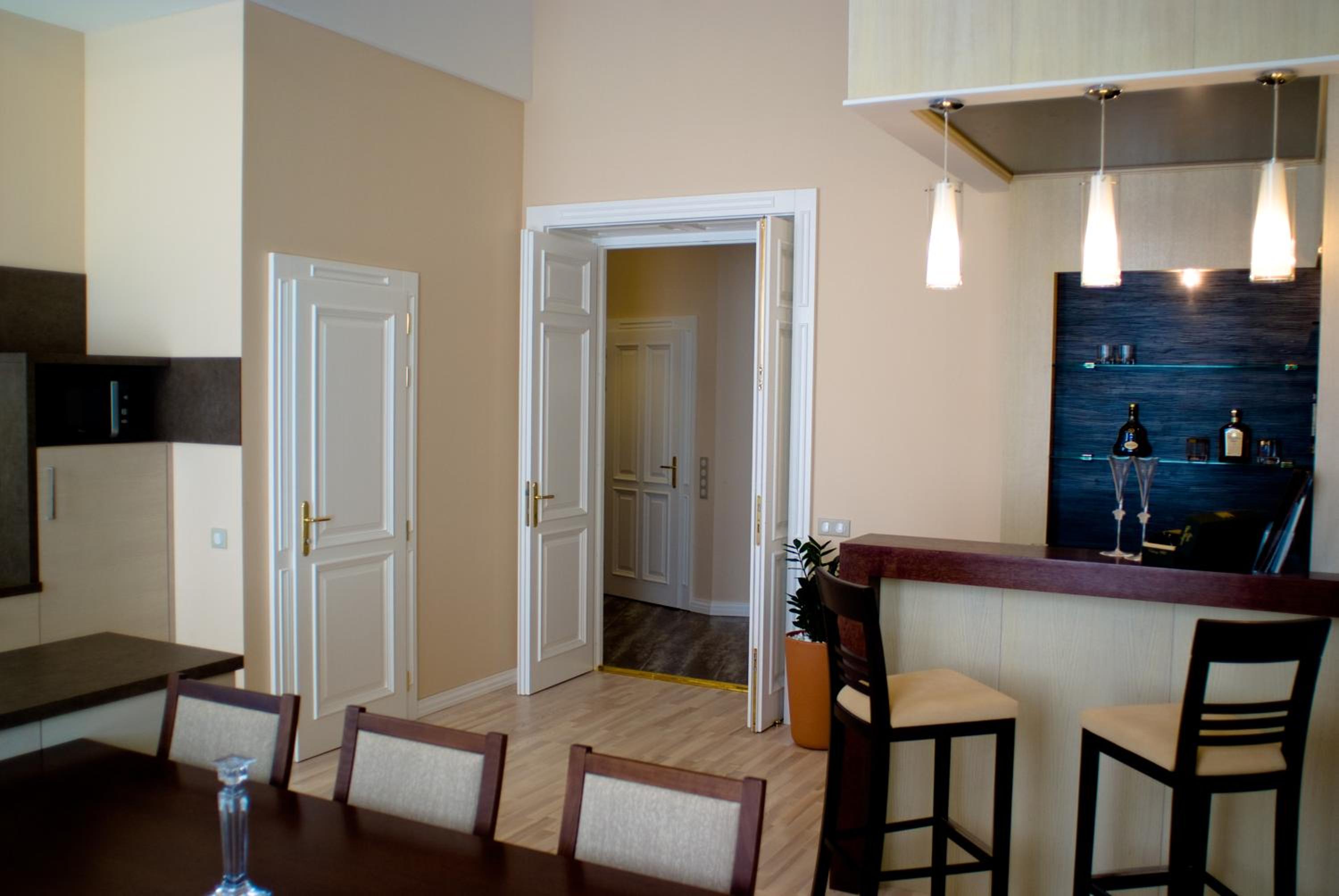 Deluxe Suite - Photo 11