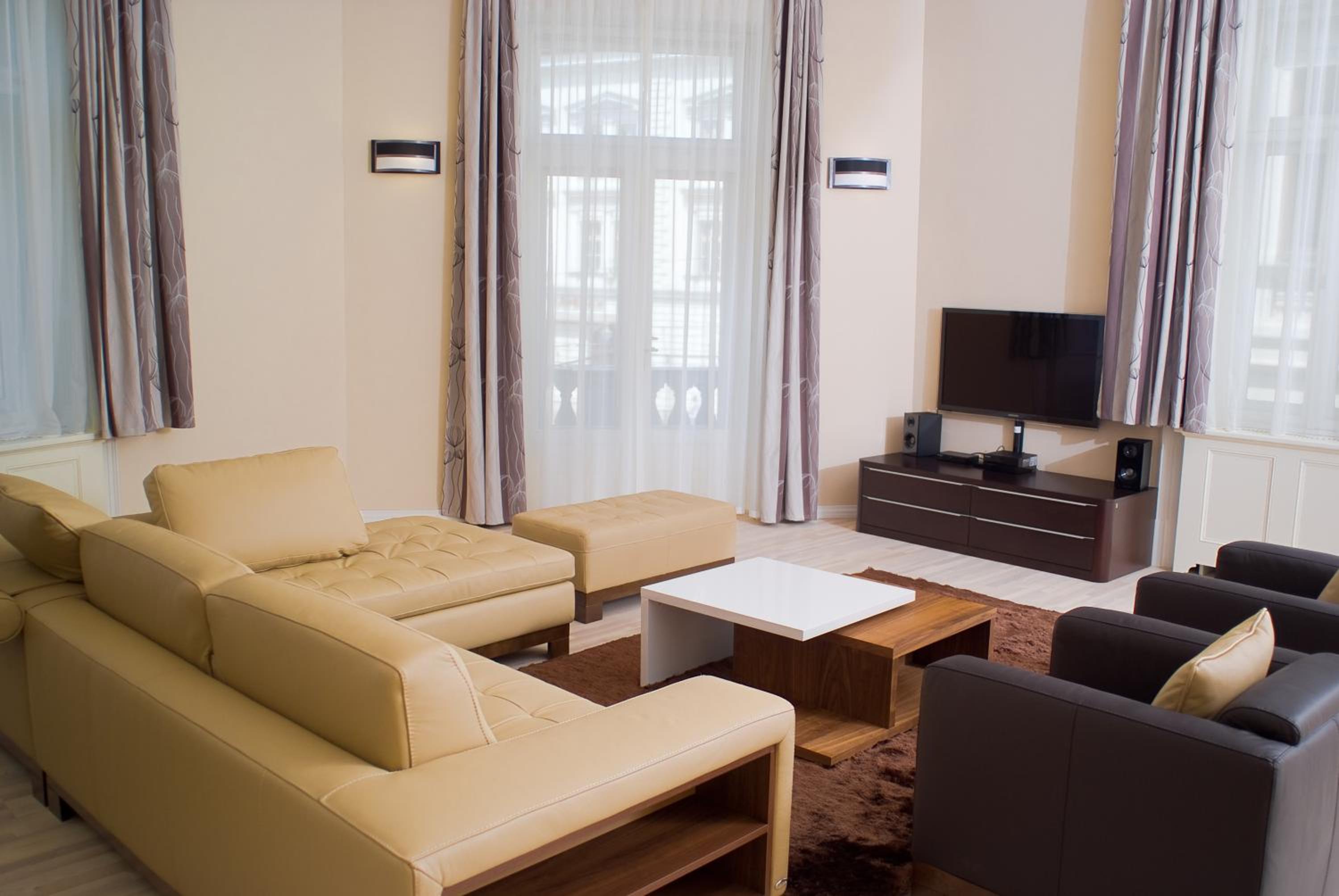 Deluxe Suite - Photo 14