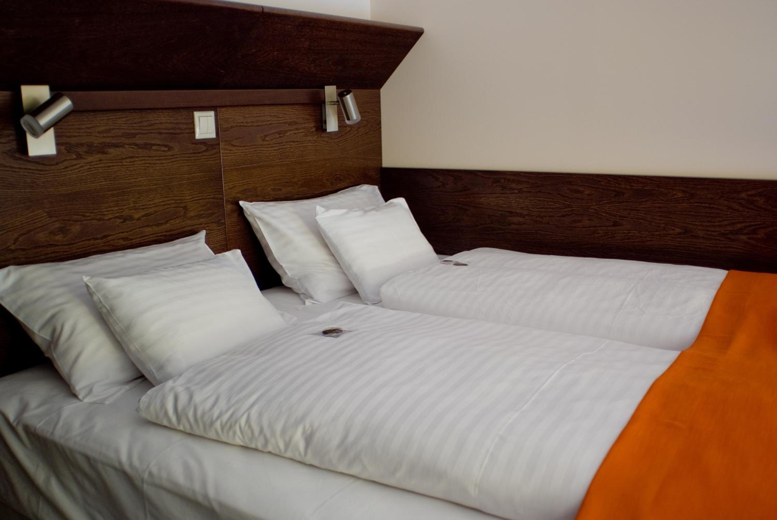 Standard Double or Twin Room - Photo 15
