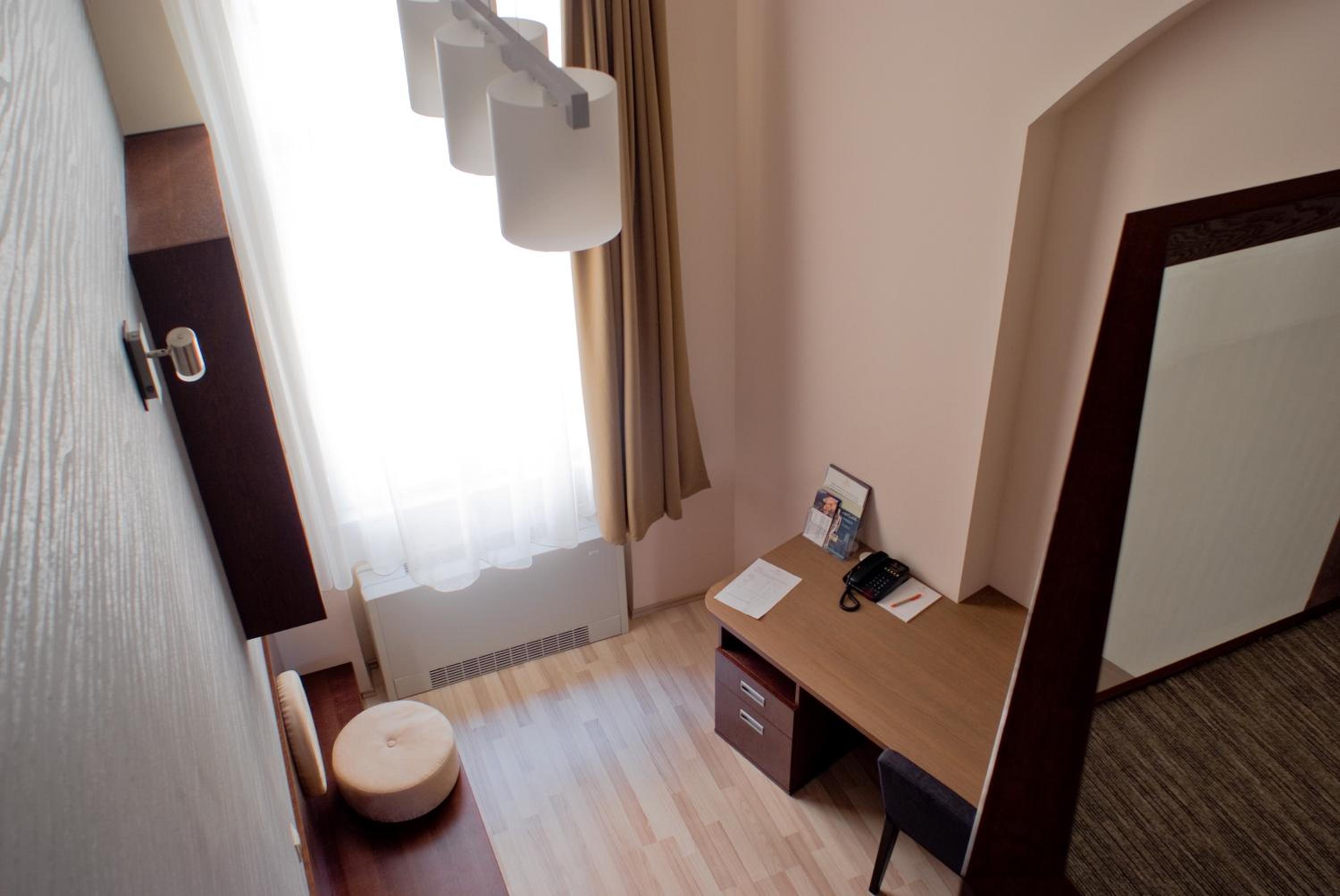 Standard Double or Twin Room - Photo 17