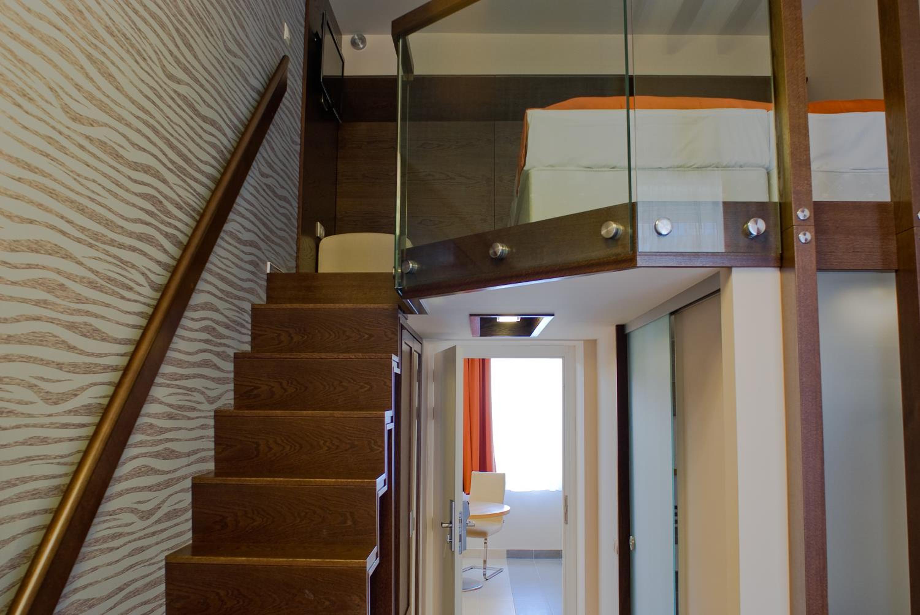 Standard Double or Twin Room - Photo 9