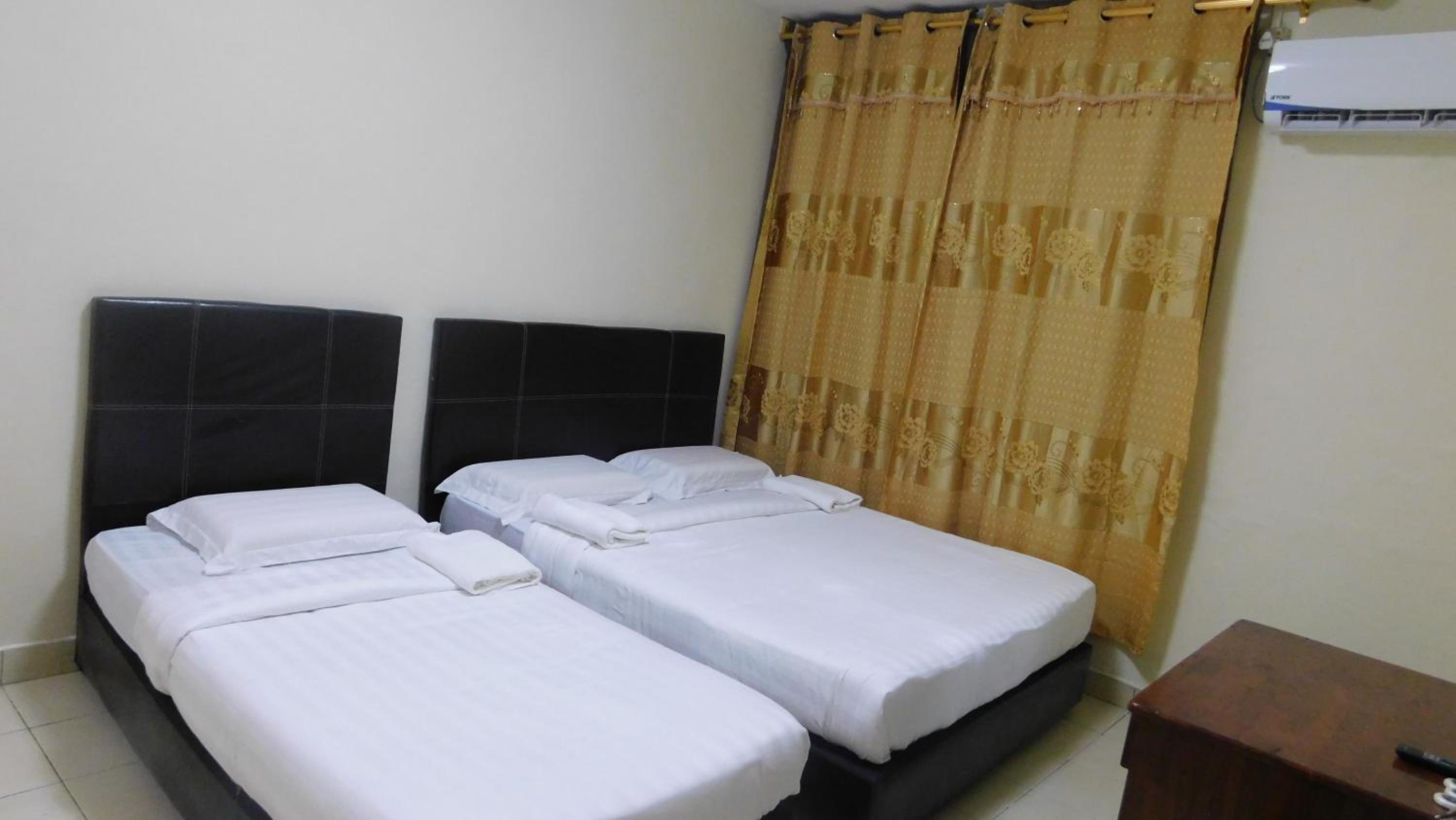 Budget Twin Room - Photo 11