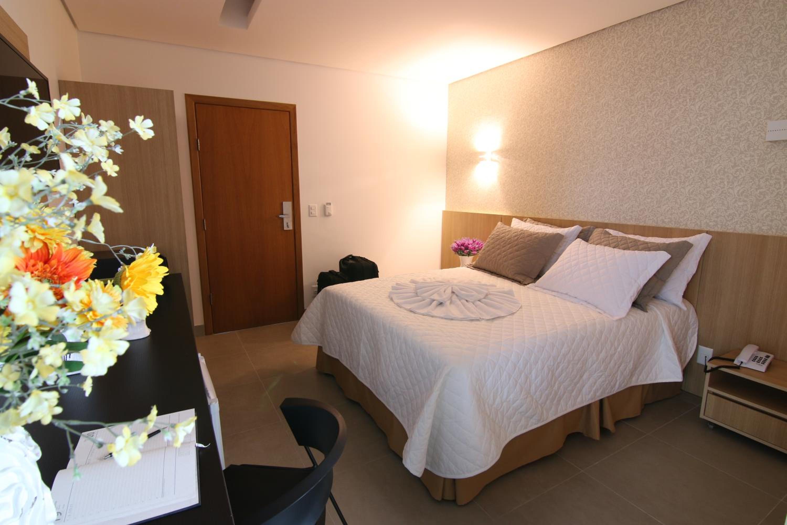 Executive Suite - Photo 14