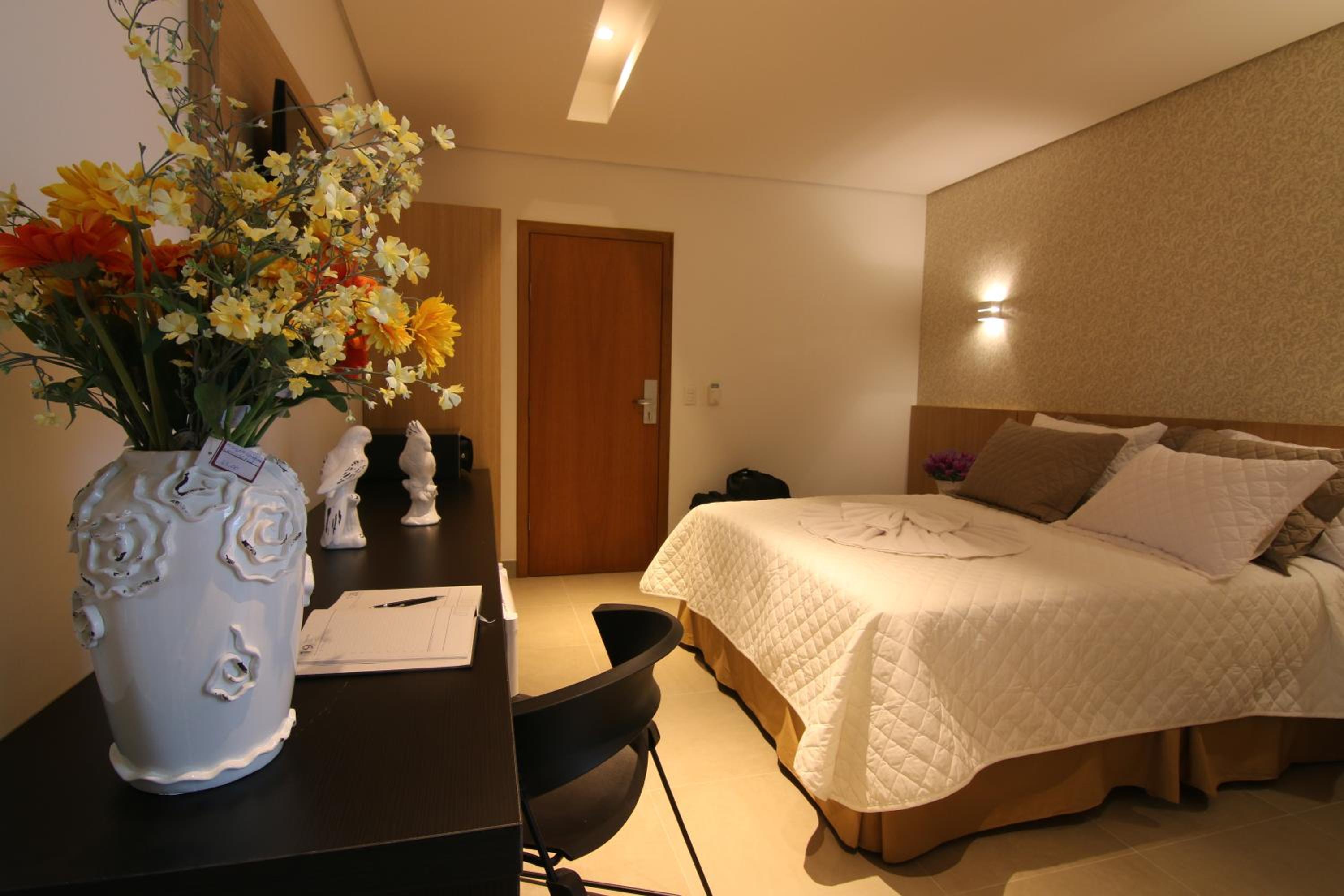 Executive Suite - Photo 15